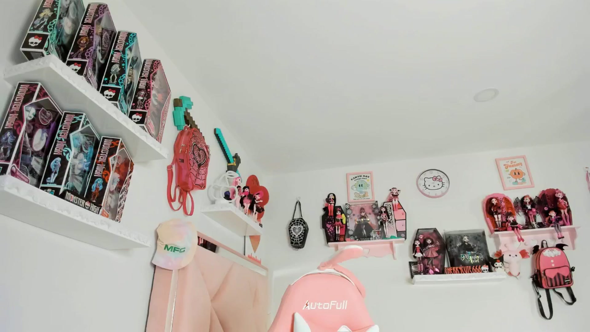Gallery image thumbnail from Cherrycute666's myfreecams stream on, 04/13/2025, 07:25 image 3 of 20