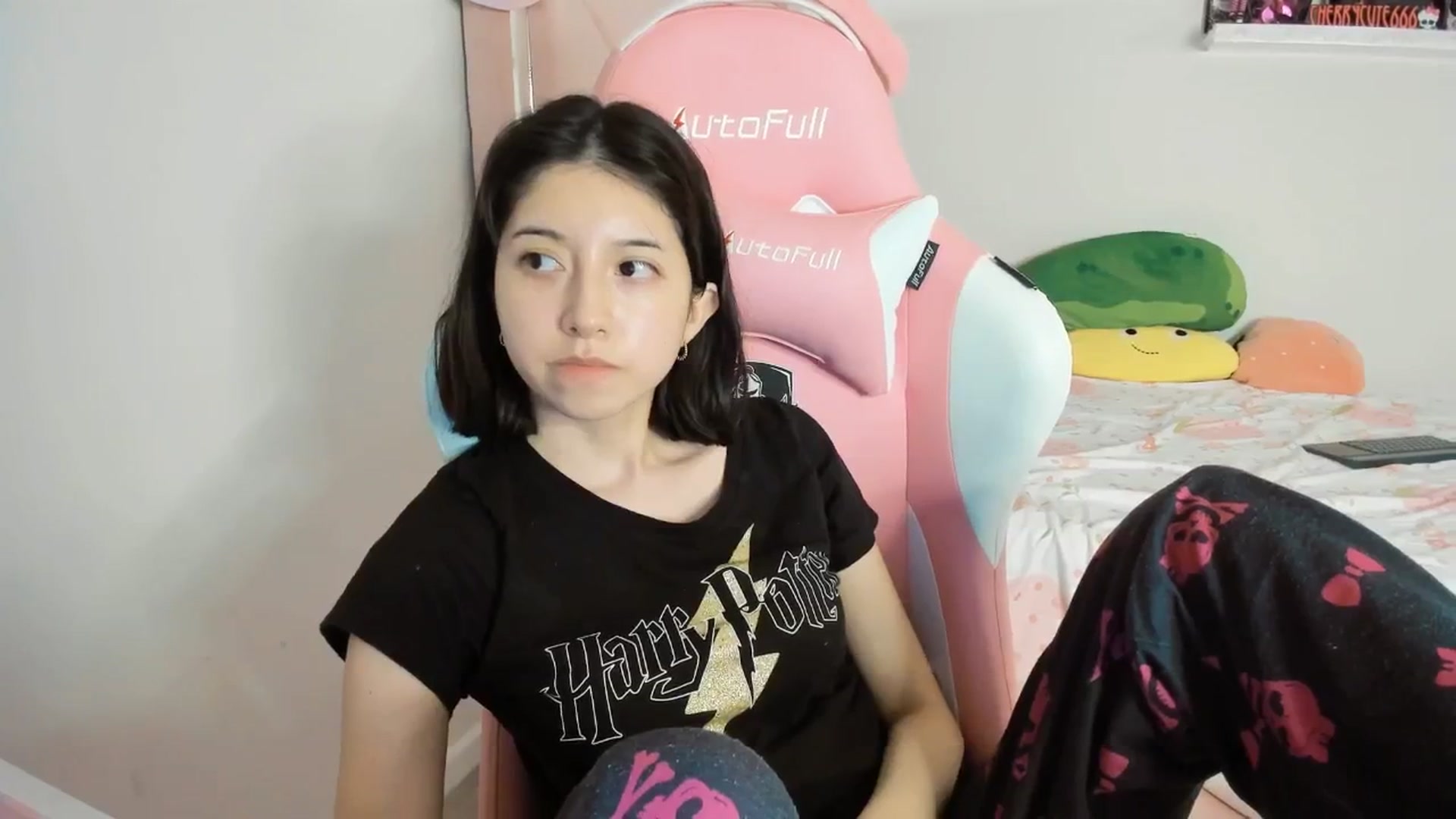 Gallery image thumbnail from Cherrycute666's myfreecams stream on, 04/13/2025, 07:25 image 16 of 20