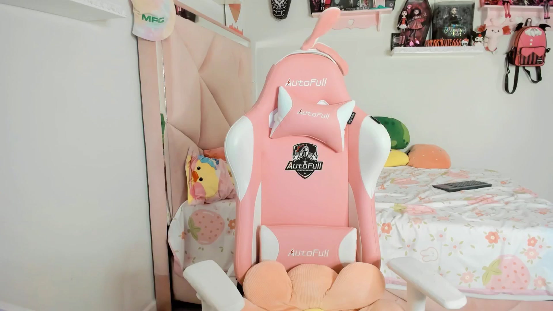 Gallery image thumbnail from Cherrycute666's myfreecams stream on, 04/13/2025, 07:25 image 19 of 20