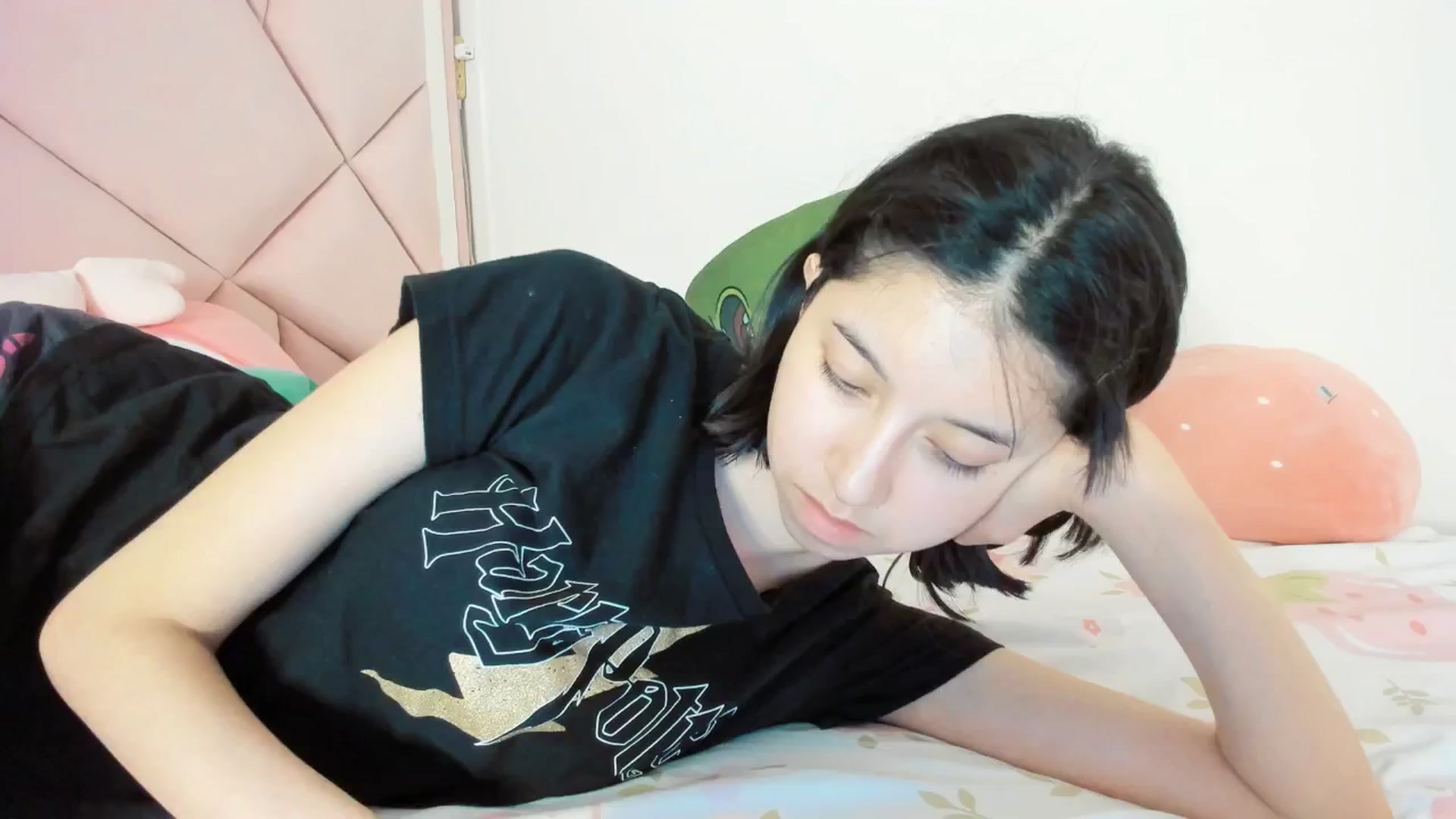 Gallery image thumbnail from Cherrycute666's myfreecams stream on, 04/13/2025, 09:33 image 8 of 20