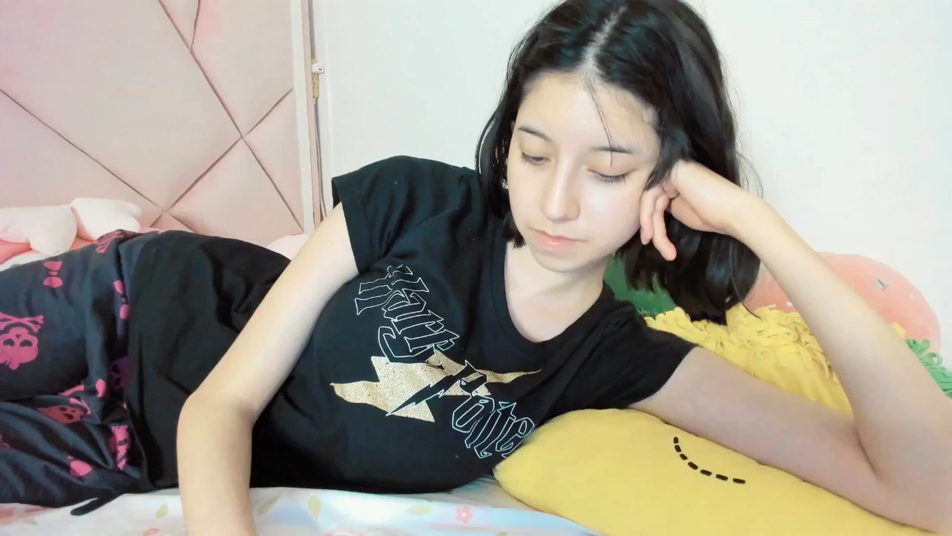 Gallery image thumbnail from Cherrycute666's myfreecams stream on, 04/13/2025, 09:33 image 15 of 20