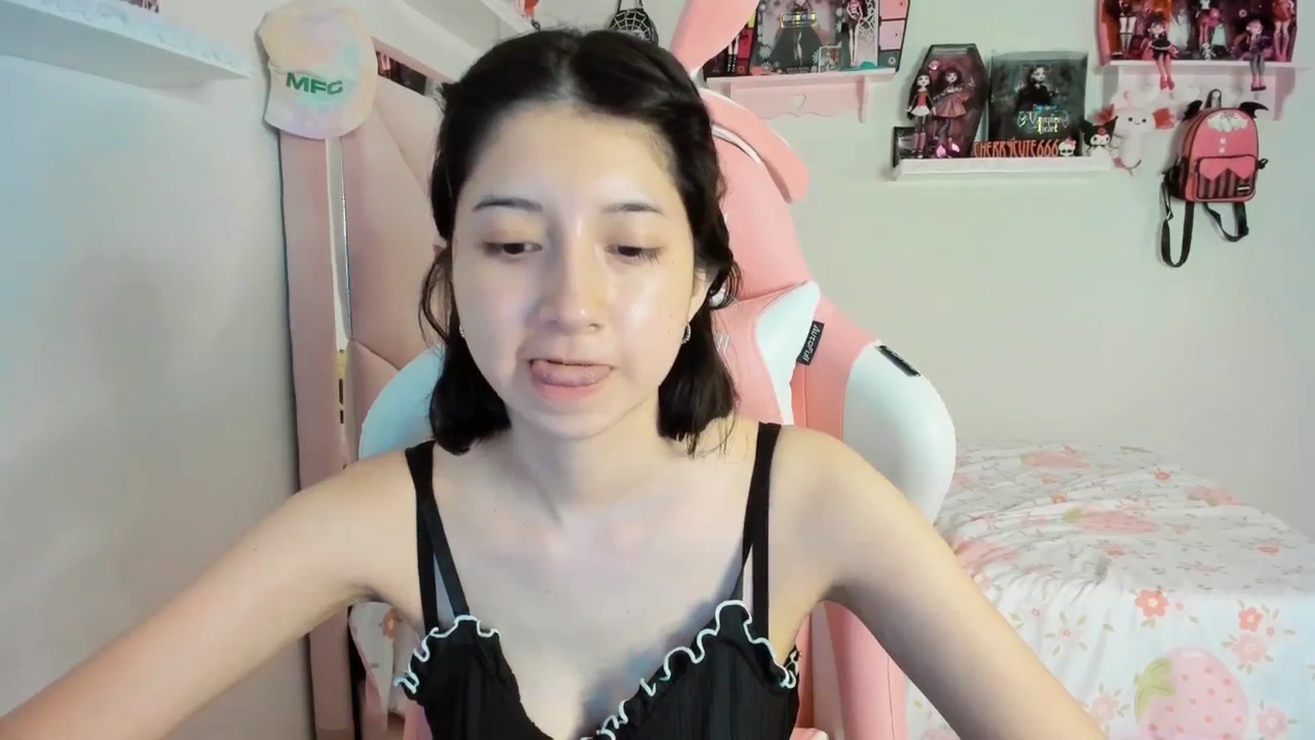 Gallery image thumbnail from Cherrycute666's myfreecams stream on, 04/14/2025, 03:28 image 13 of 20