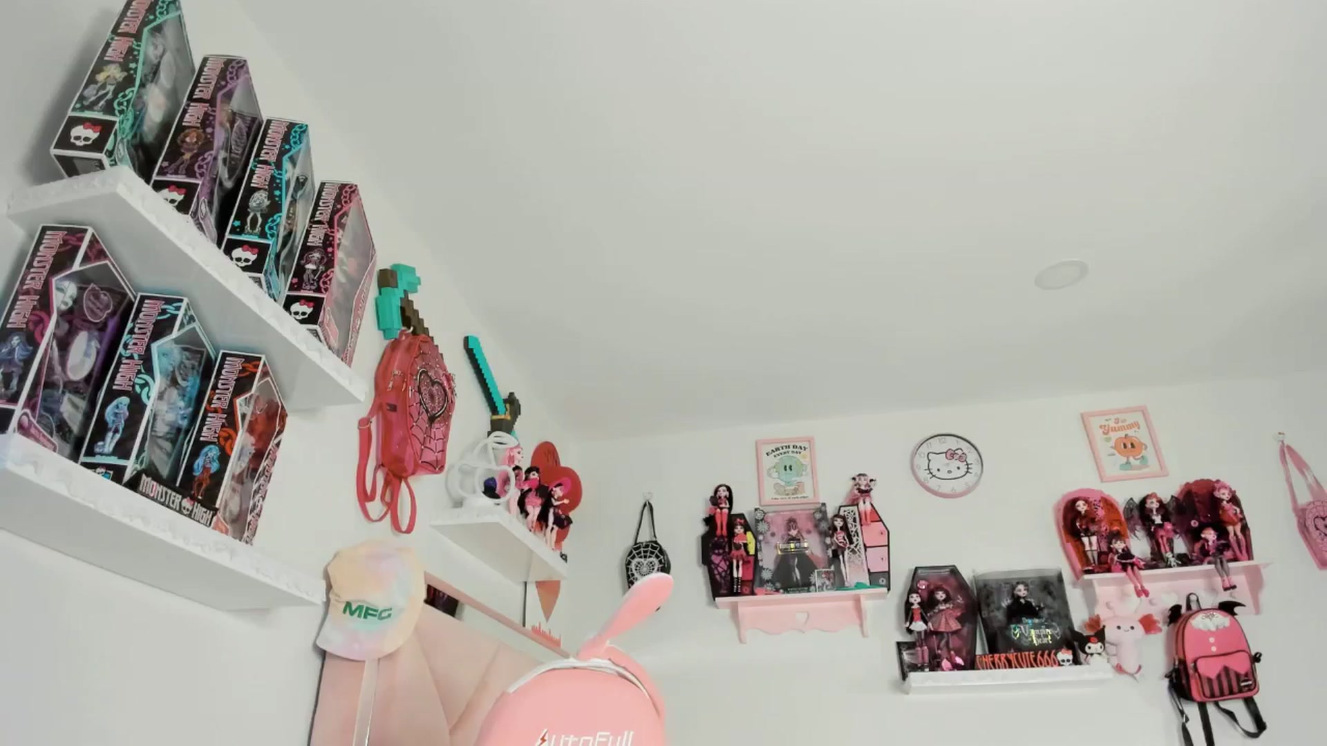 Gallery image thumbnail from Cherrycute666's myfreecams stream on, 04/14/2025, 03:28 image 14 of 20