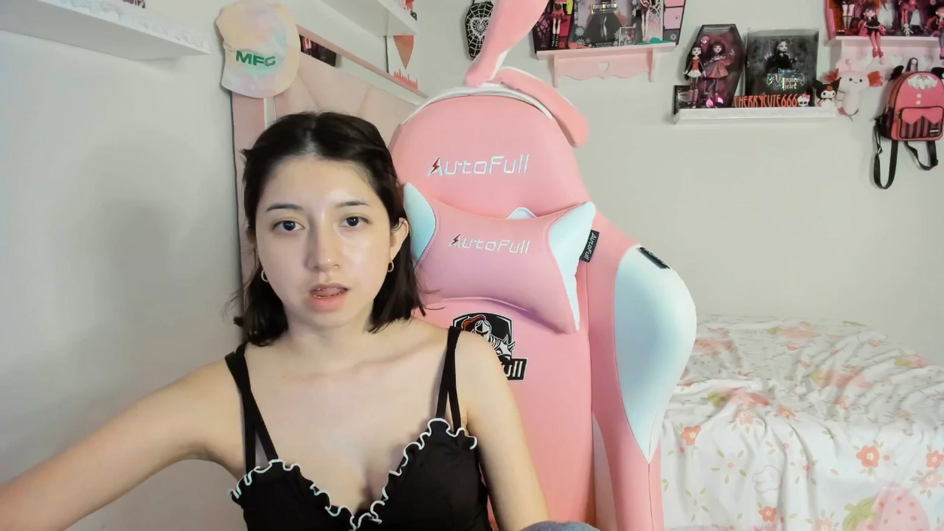 Gallery image thumbnail from Cherrycute666's myfreecams stream on, 04/14/2025, 03:28 image 17 of 20