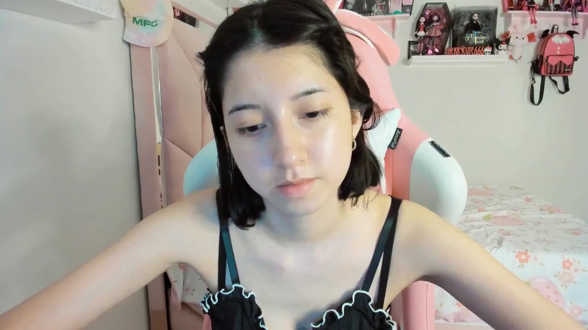Gallery image thumbnail from Cherrycute666's myfreecams stream on, 04/14/2025, 03:28 image 15 of 20