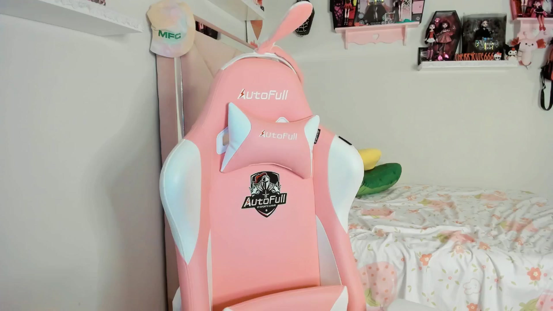 Gallery image thumbnail from Cherrycute666's myfreecams stream on, 04/14/2025, 03:28 image 18 of 20