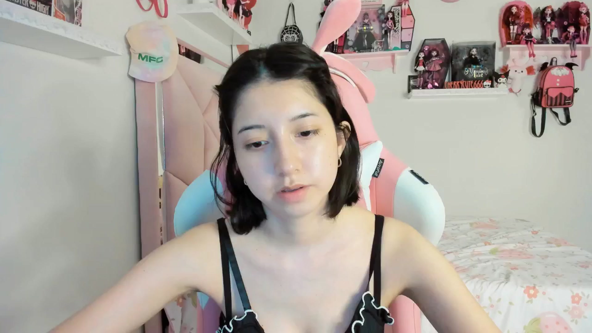 Gallery image thumbnail from Cherrycute666's myfreecams stream on, 04/14/2025, 03:28 image 10 of 20