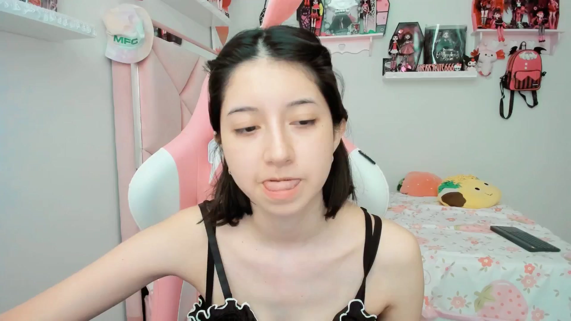 Gallery image thumbnail from Cherrycute666's myfreecams stream on, 04/14/2025, 03:28 image 3 of 20