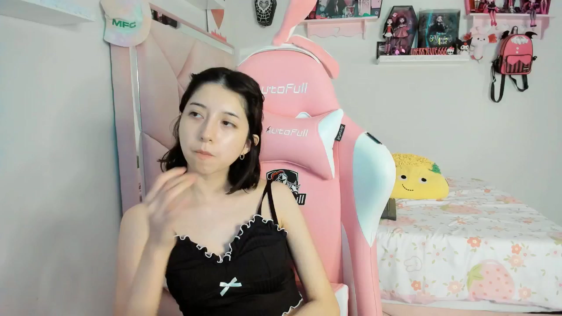 Gallery image thumbnail from Cherrycute666's myfreecams stream on, 04/14/2025, 03:28 image 8 of 20