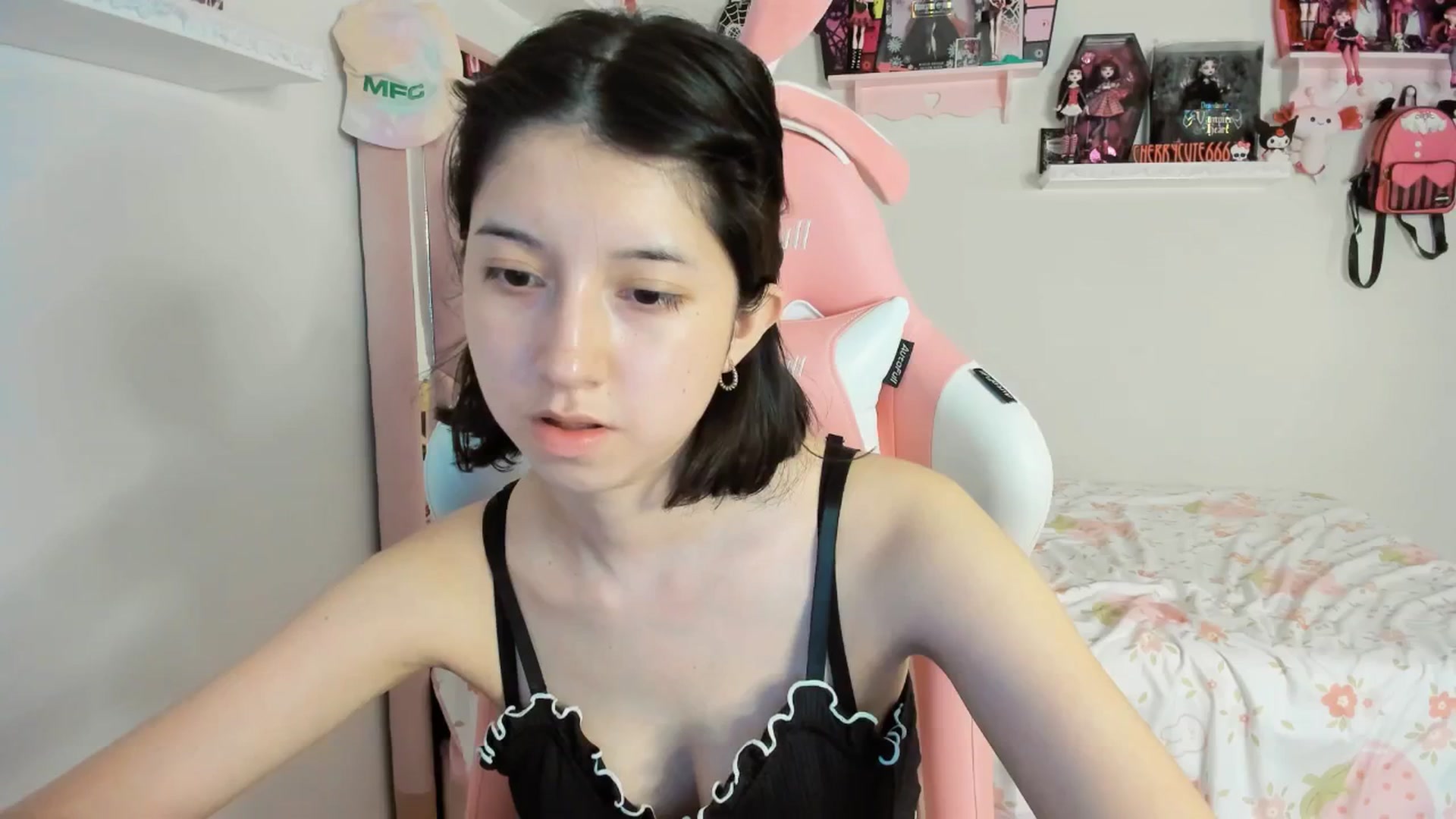 Gallery image thumbnail from Cherrycute666's myfreecams stream on, 04/14/2025, 03:28 image 16 of 20