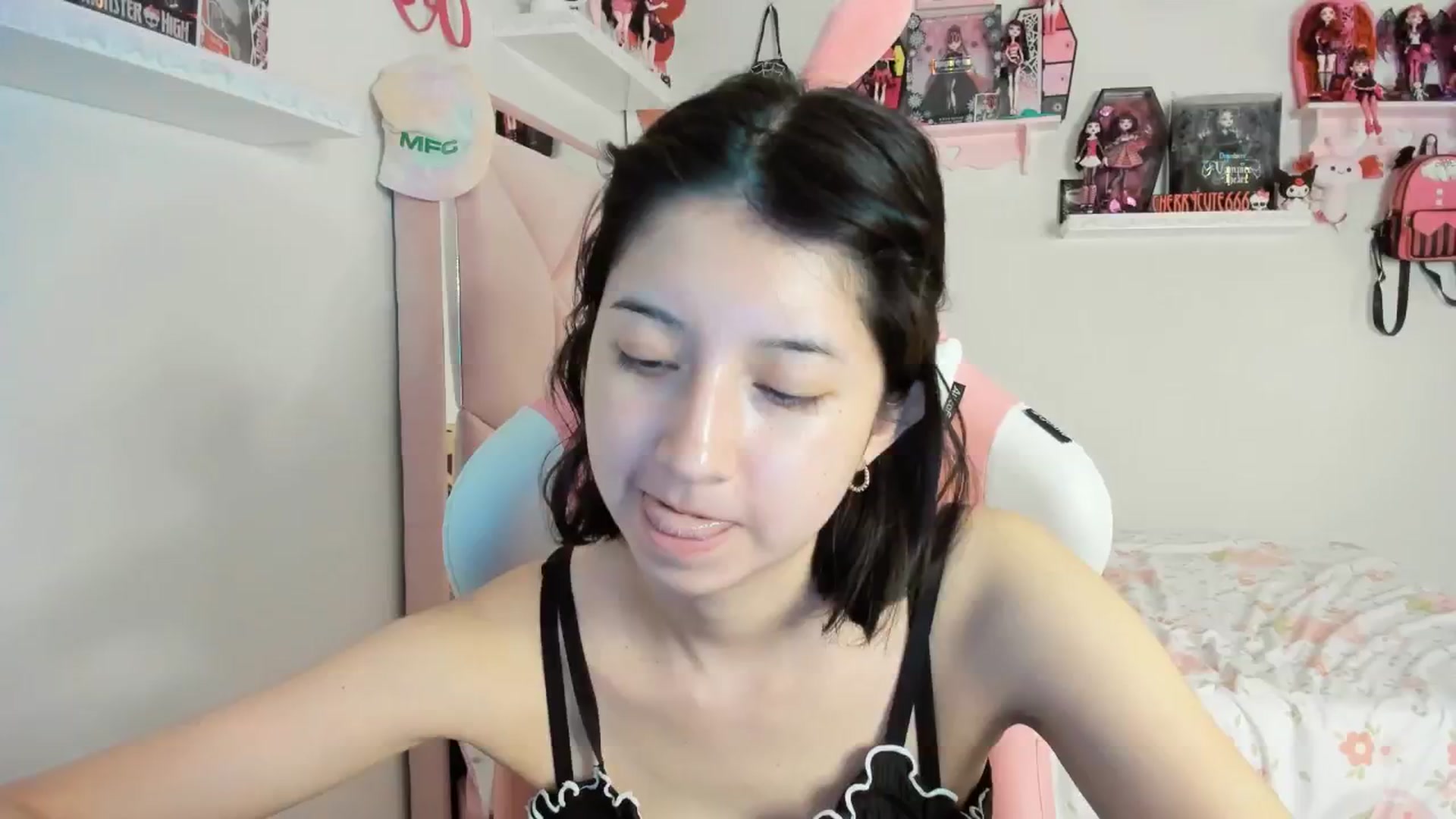 Gallery image thumbnail from Cherrycute666's myfreecams stream on, 04/14/2025, 05:24 image 5 of 20