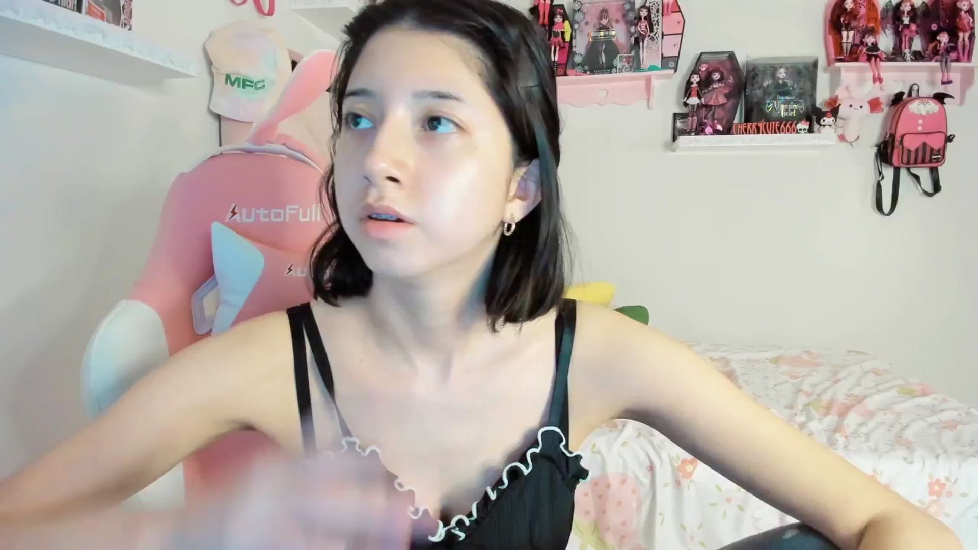 Gallery image thumbnail from Cherrycute666's myfreecams stream on, 04/14/2025, 05:24 image 1 of 20
