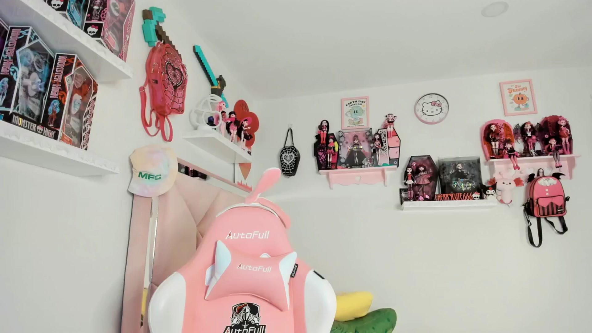 Gallery image thumbnail from Cherrycute666's myfreecams stream on, 04/14/2025, 05:24 image 18 of 20