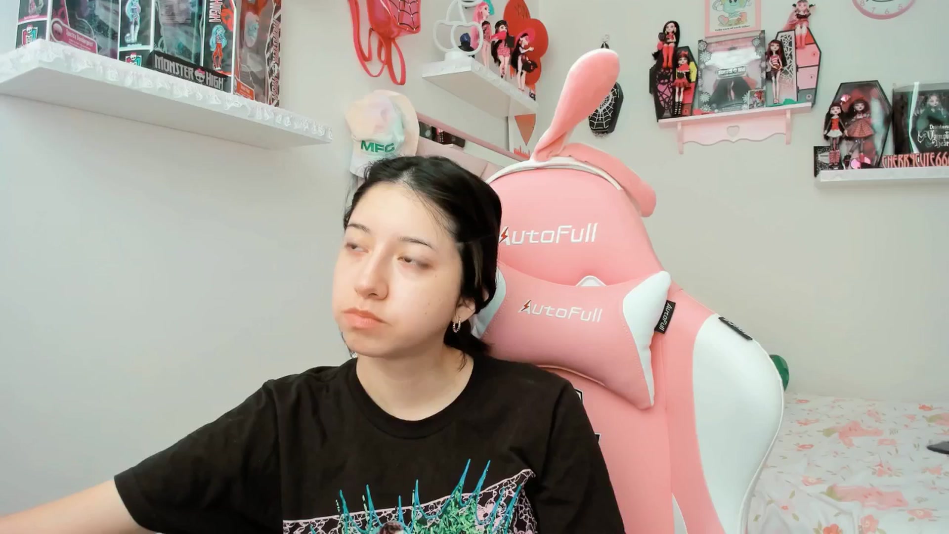 Gallery image thumbnail from Cherrycute666's myfreecams stream on, 04/15/2025, 19:19 image 4 of 20
