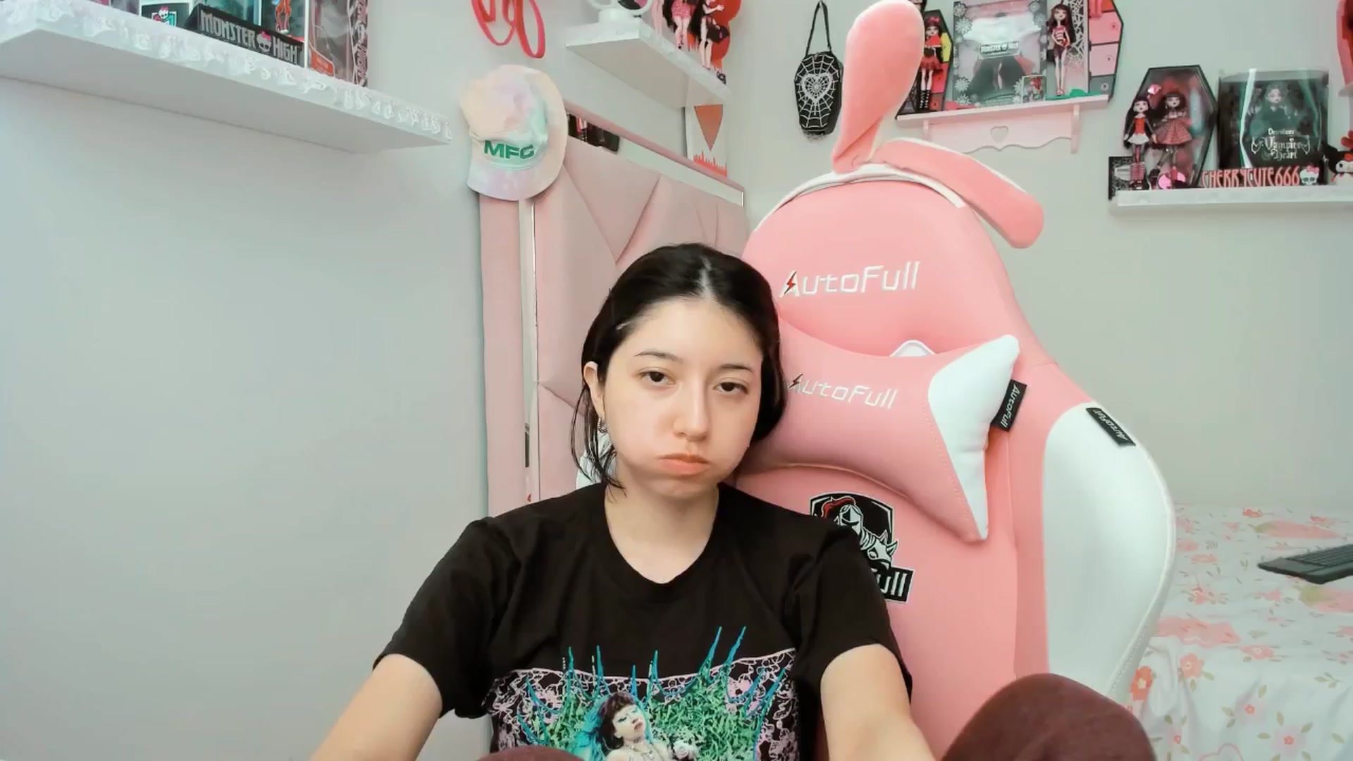 Gallery image thumbnail from Cherrycute666's myfreecams stream on, 04/15/2025, 19:19 image 20 of 20