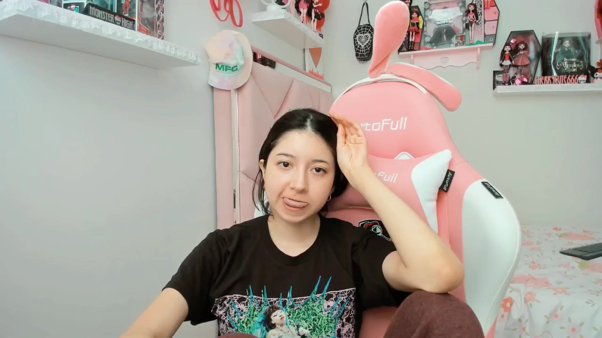 Gallery image thumbnail from Cherrycute666's myfreecams stream on, 04/15/2025, 19:19 image 19 of 20