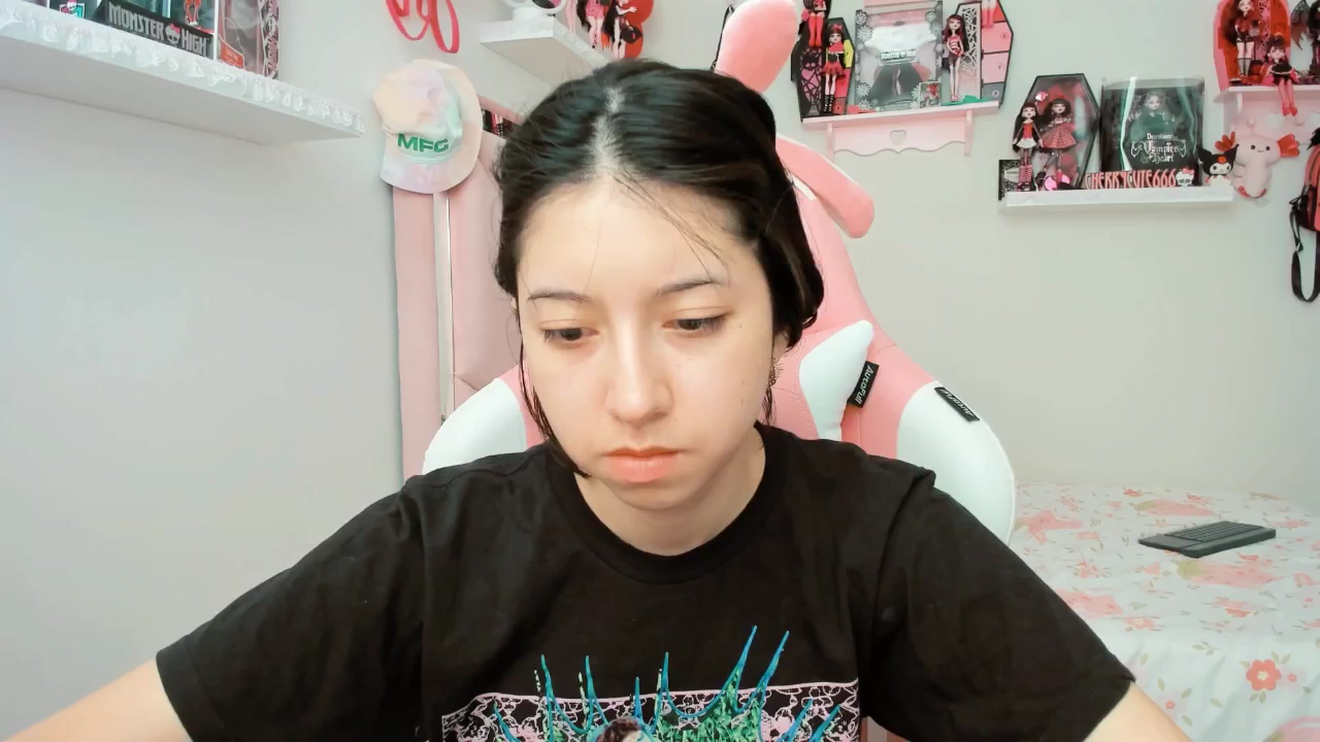 Gallery image thumbnail from Cherrycute666's myfreecams stream on, 04/15/2025, 19:19 image 12 of 20
