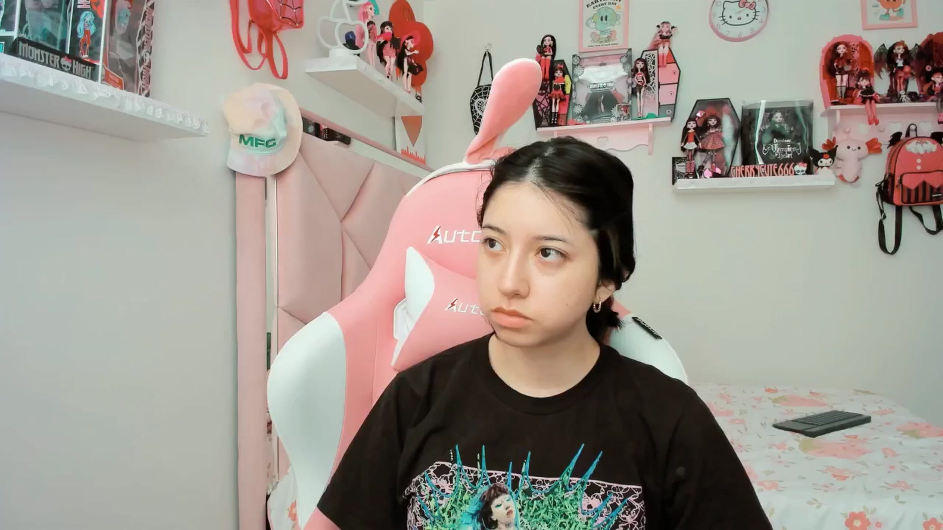 Gallery image thumbnail from Cherrycute666's myfreecams stream on, 04/15/2025, 19:19 image 2 of 20