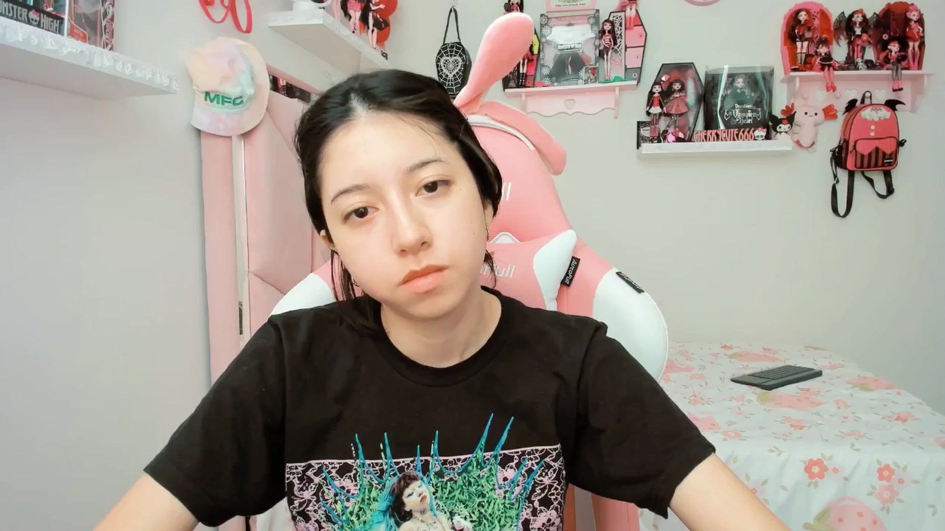 Gallery image thumbnail from Cherrycute666's myfreecams stream on, 04/15/2025, 19:19 image 10 of 20