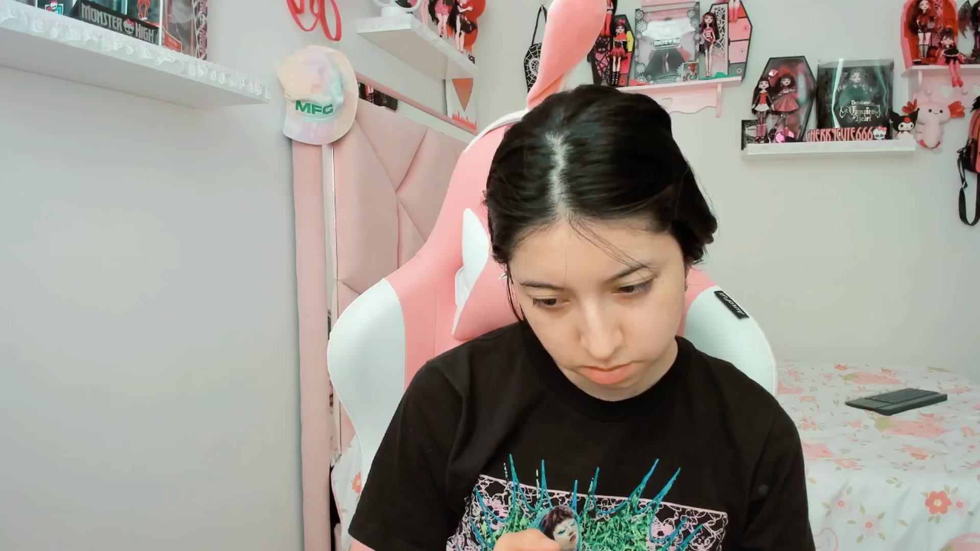 Gallery image thumbnail from Cherrycute666's myfreecams stream on, 04/15/2025, 19:19 image 13 of 20