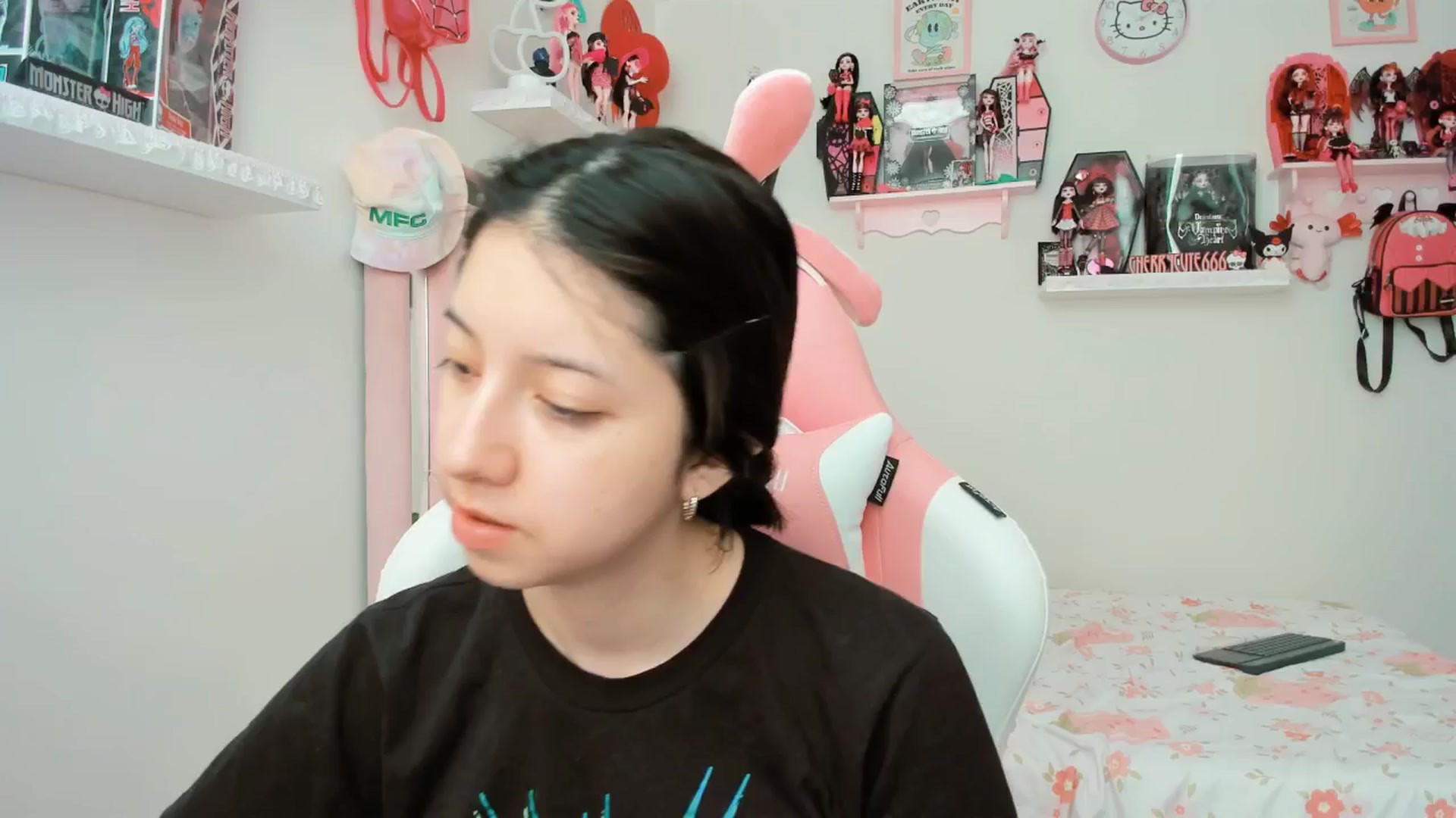 Gallery image thumbnail from Cherrycute666's myfreecams stream on, 04/15/2025, 19:19 image 3 of 20