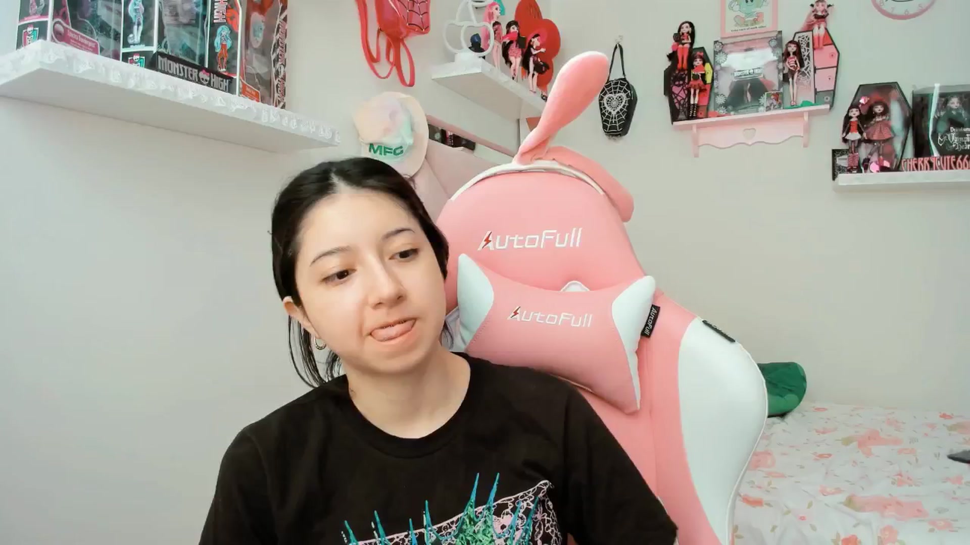 Gallery image thumbnail from Cherrycute666's myfreecams stream on, 04/15/2025, 19:19 image 5 of 20