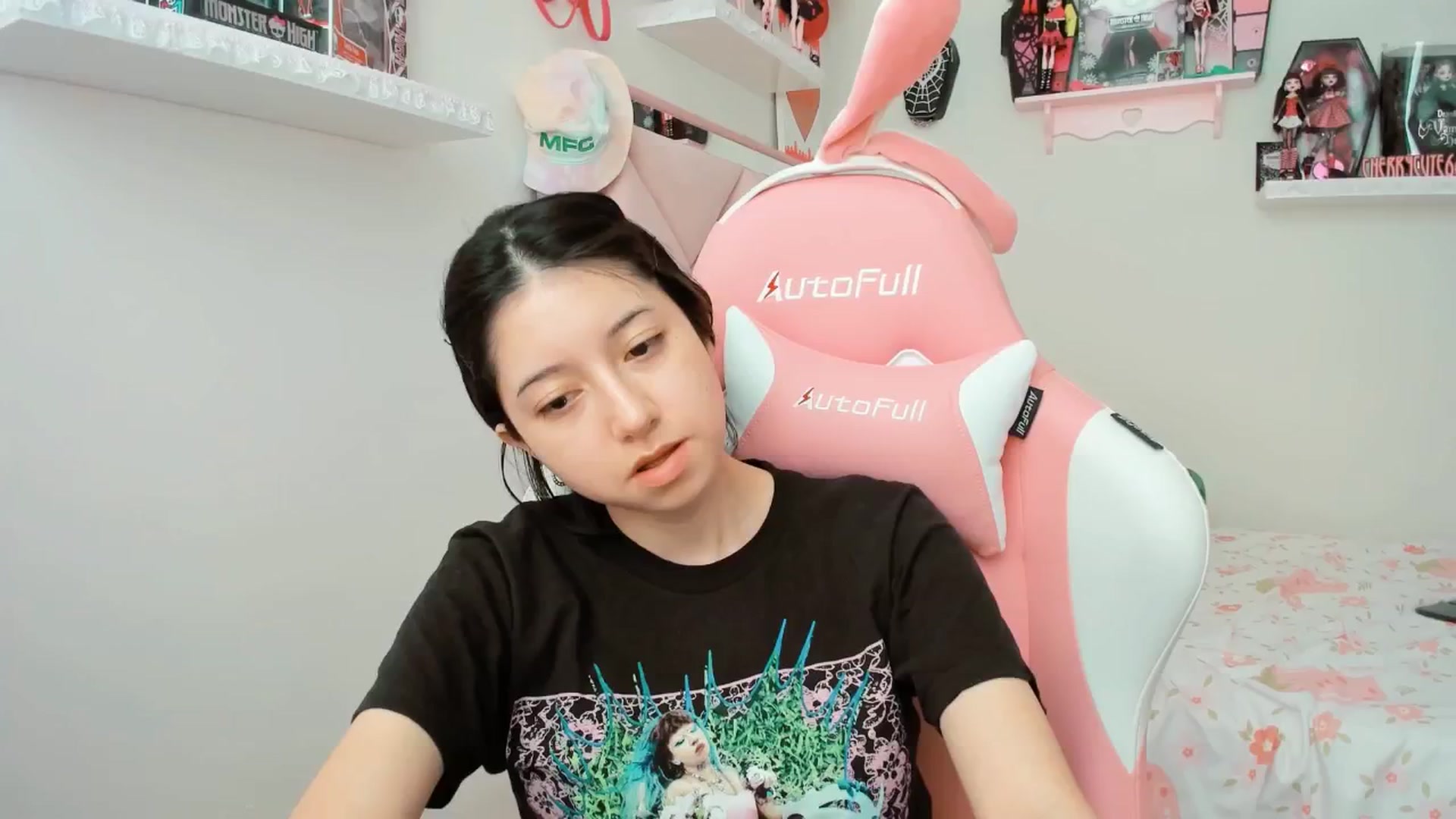 Gallery image thumbnail from Cherrycute666's myfreecams stream on, 04/15/2025, 19:19 image 7 of 20