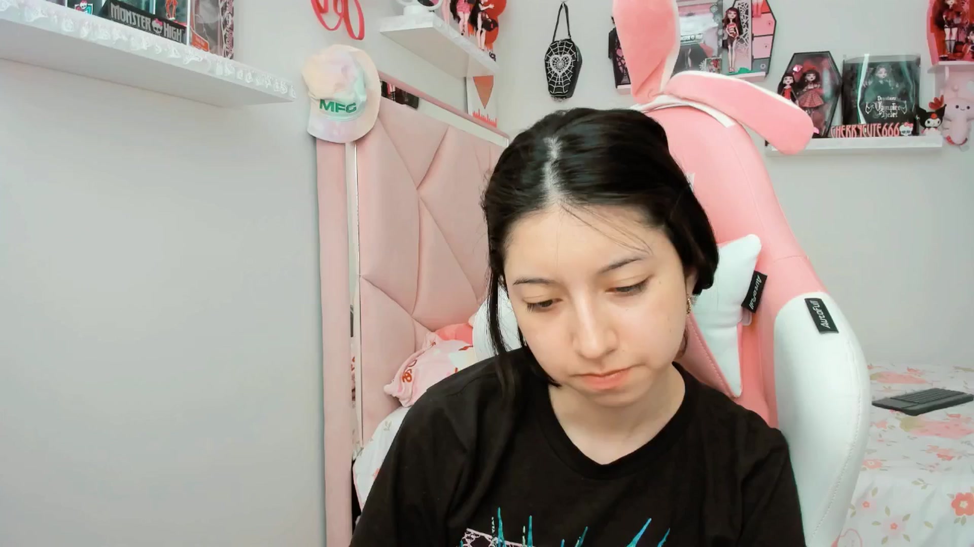Gallery image thumbnail from Cherrycute666's myfreecams stream on, 04/15/2025, 19:35 image 12 of 20