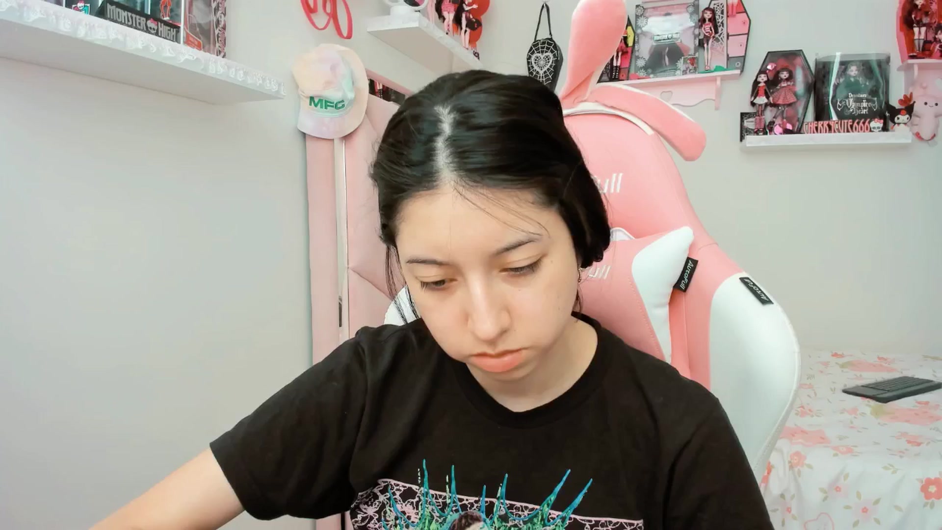 Gallery image thumbnail from Cherrycute666's myfreecams stream on, 04/15/2025, 19:35 image 2 of 20