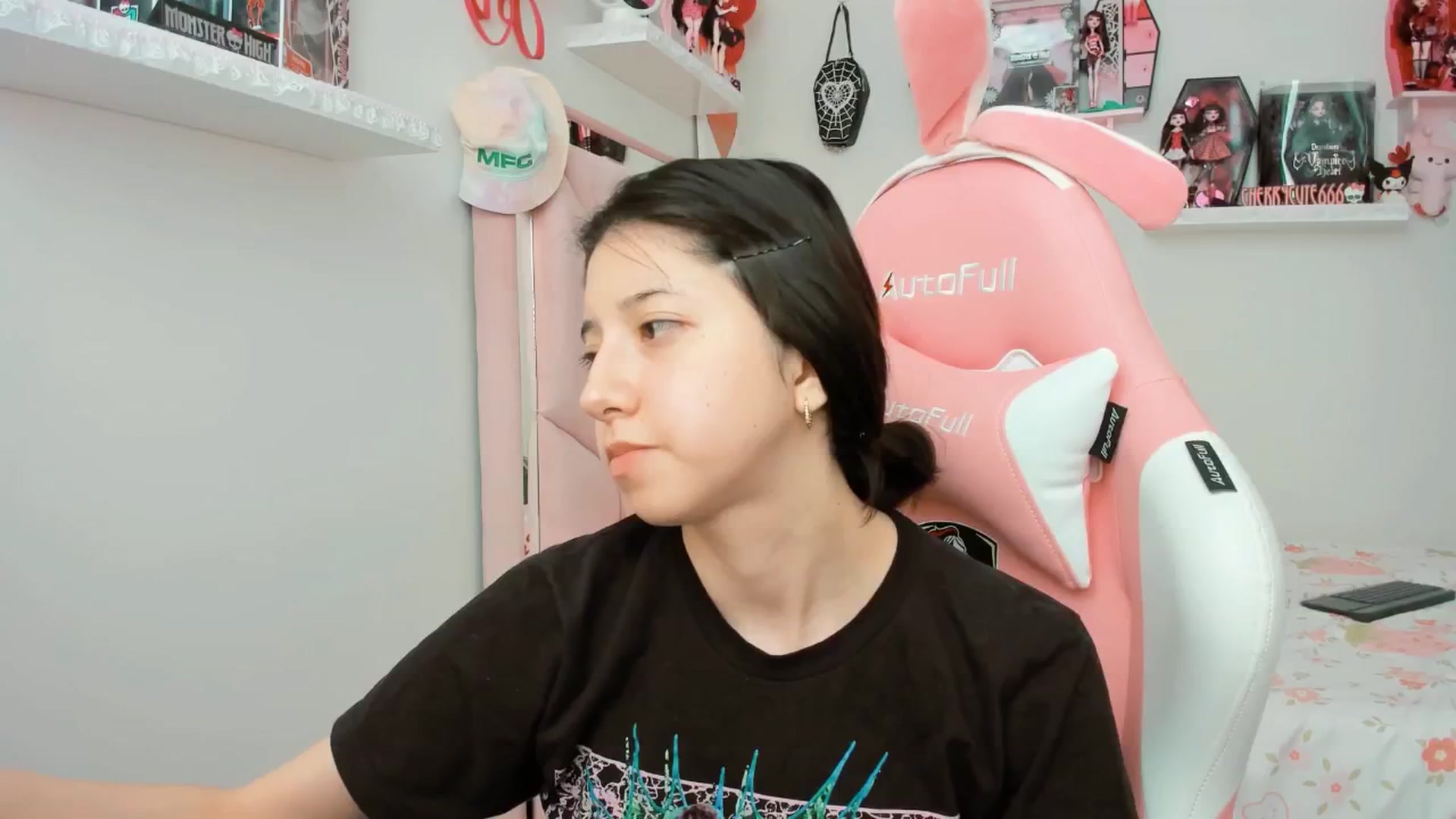 Gallery image thumbnail from Cherrycute666's myfreecams stream on, 04/15/2025, 19:35 image 11 of 20