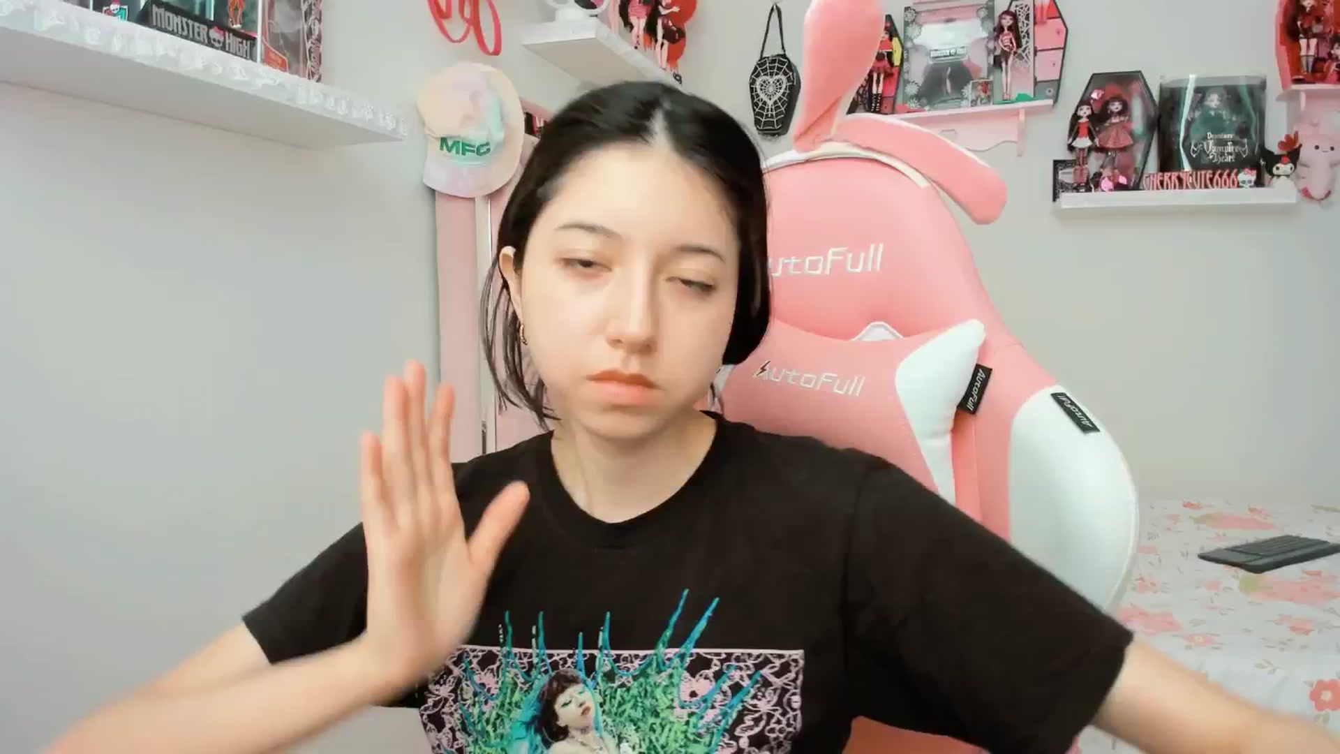 Gallery image thumbnail from Cherrycute666's myfreecams stream on, 04/15/2025, 19:35 image 5 of 20
