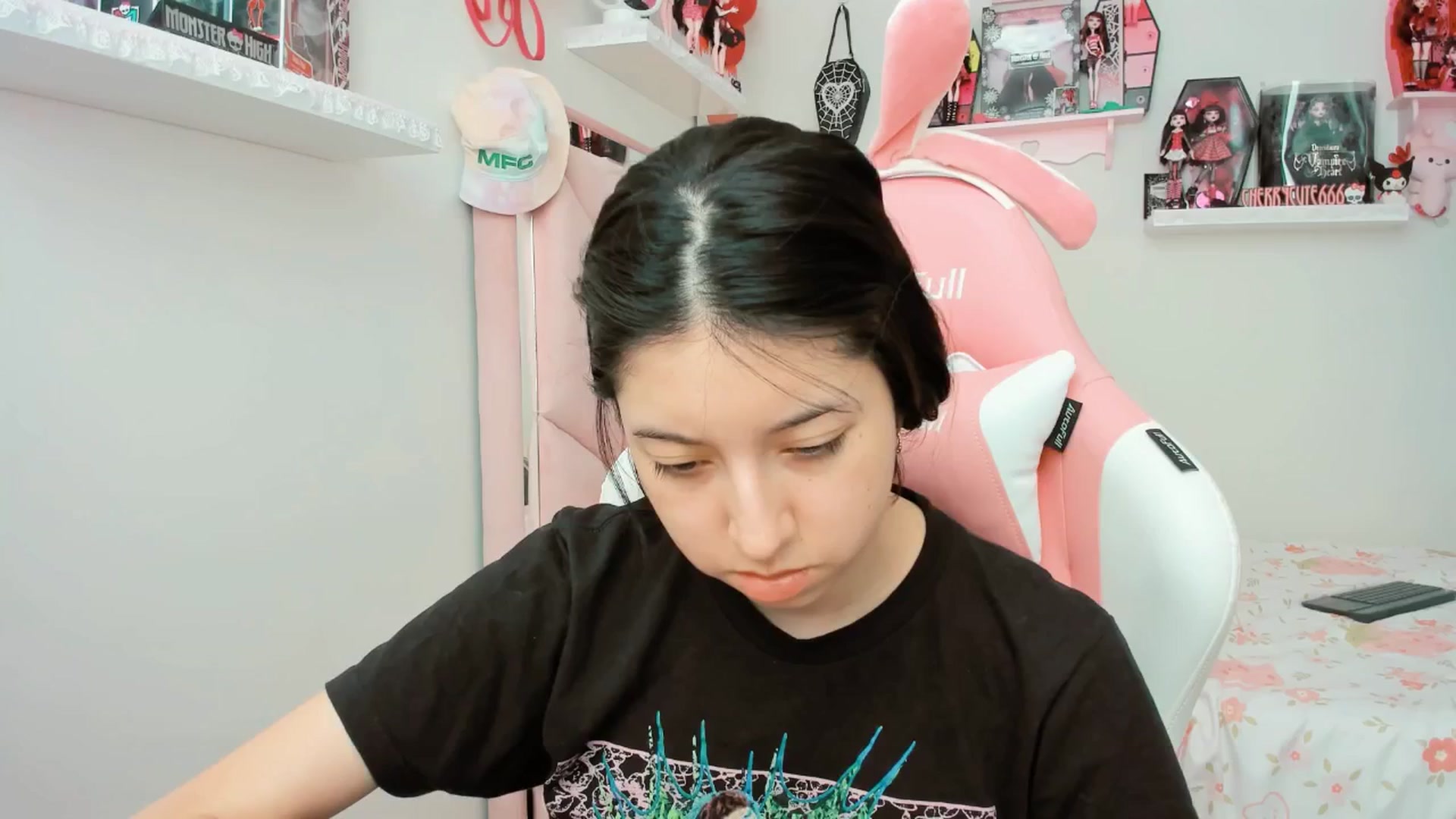 Gallery image thumbnail from Cherrycute666's myfreecams stream on, 04/15/2025, 19:35 image 3 of 20