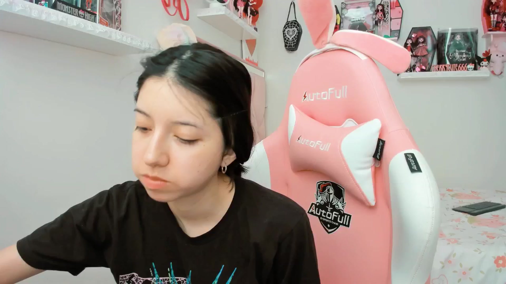Gallery image thumbnail from Cherrycute666's myfreecams stream on, 04/15/2025, 19:35 image 7 of 20