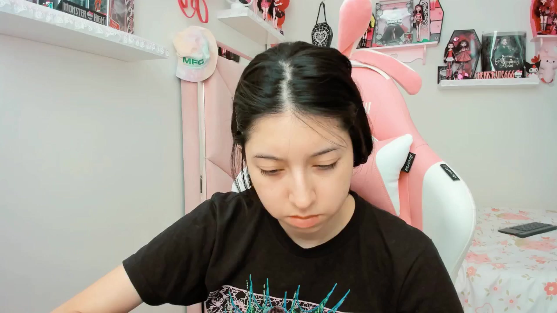 Gallery image thumbnail from Cherrycute666's myfreecams stream on, 04/15/2025, 19:35 image 4 of 20