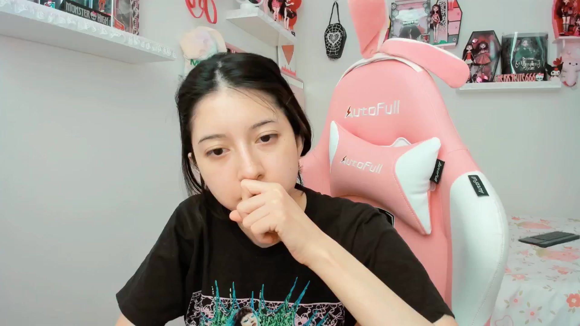 Gallery image thumbnail from Cherrycute666's myfreecams stream on, 04/15/2025, 19:35 image 6 of 20