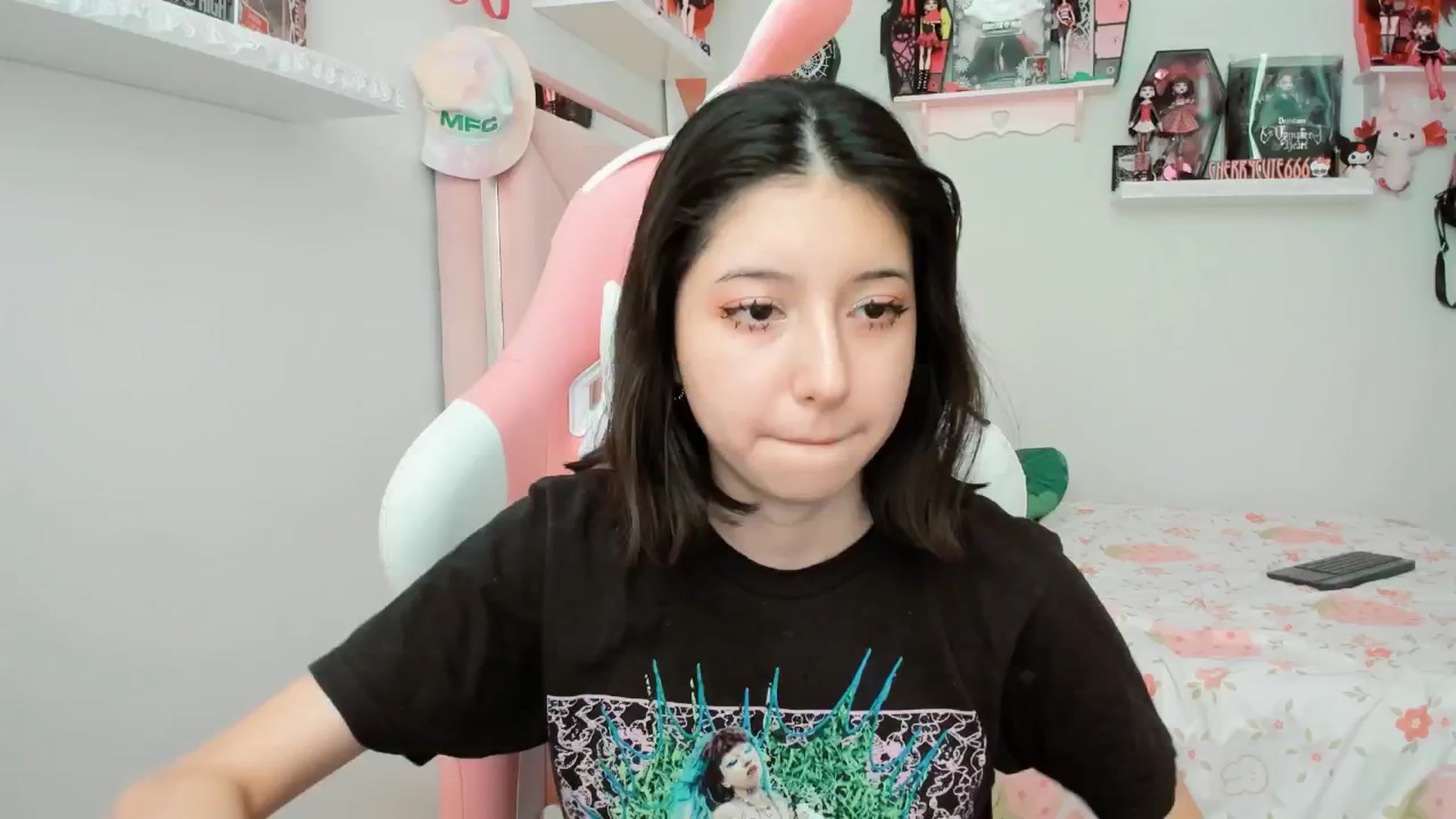 Gallery image thumbnail from Cherrycute666's myfreecams stream on, 04/15/2025, 22:59 image 10 of 20