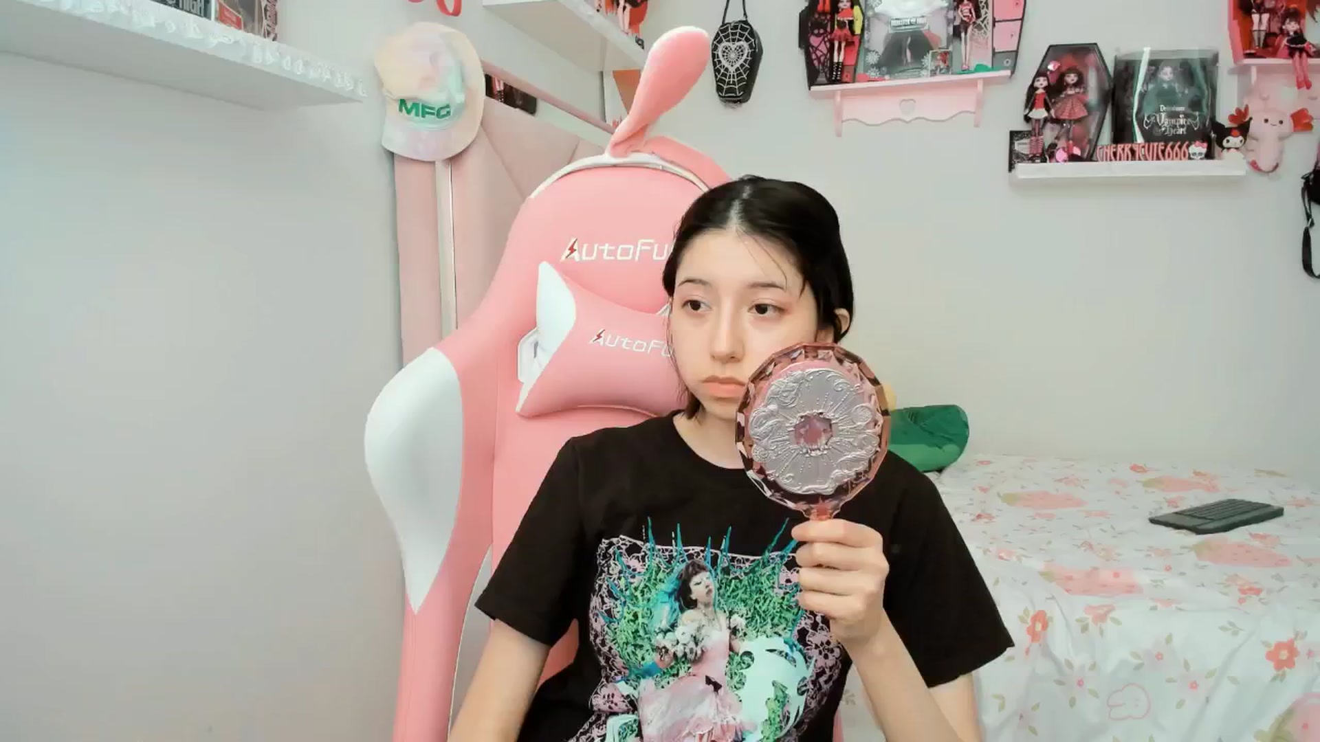 Gallery image thumbnail from Cherrycute666's myfreecams stream on, 04/15/2025, 22:59 image 4 of 20