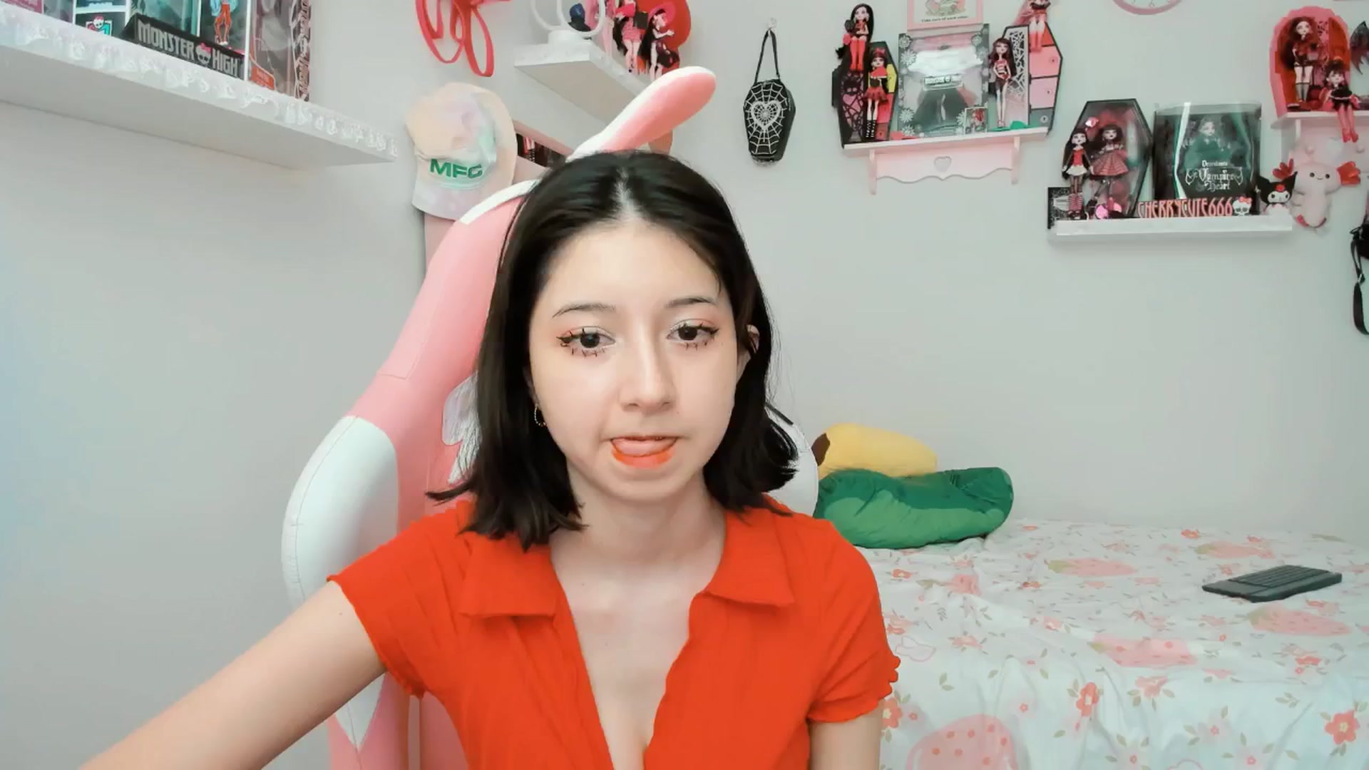 Gallery image thumbnail from Cherrycute666's myfreecams stream on, 04/15/2025, 22:59 image 11 of 20