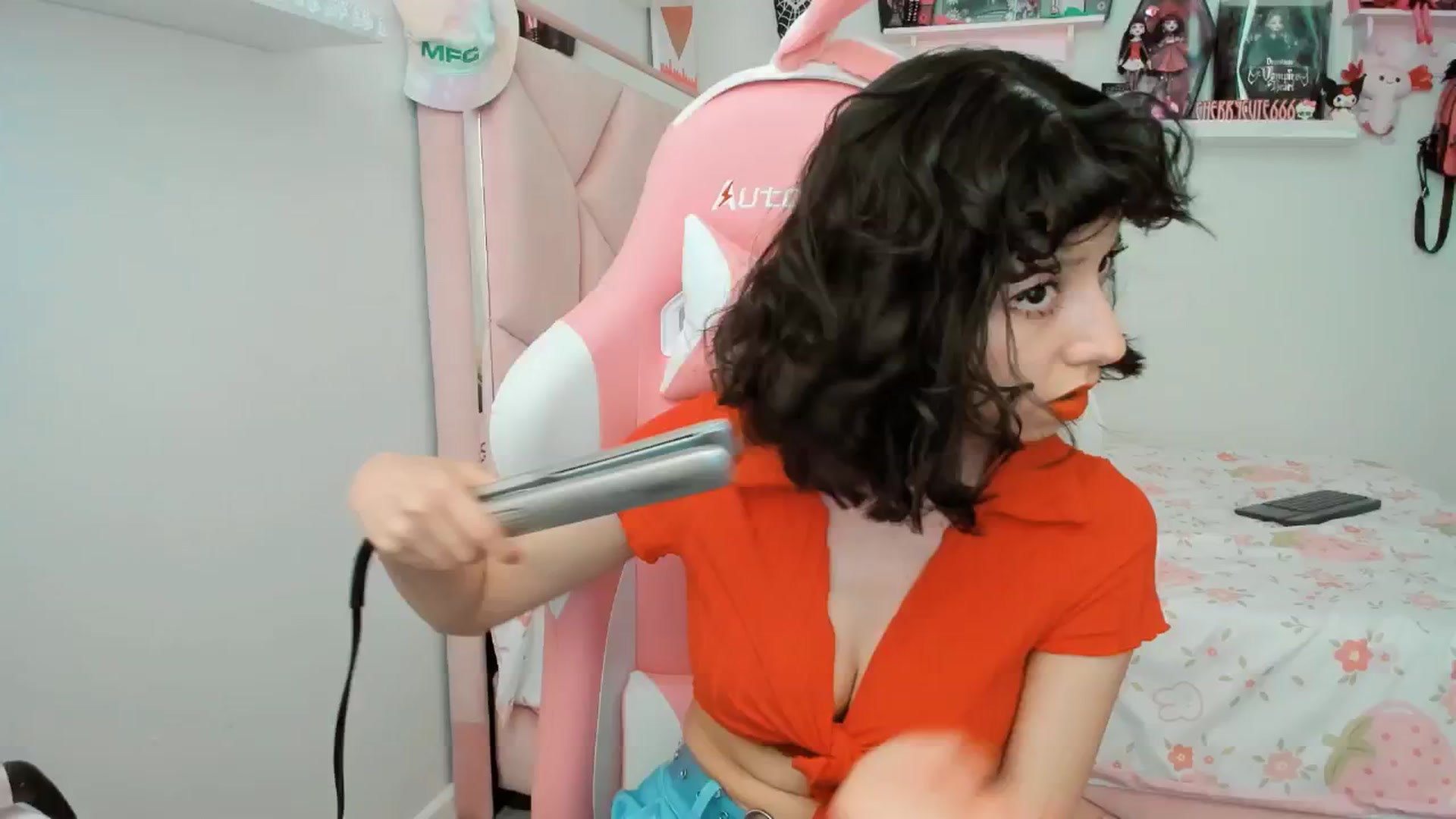 Gallery image thumbnail from Cherrycute666's myfreecams stream on, 04/15/2025, 22:59 image 19 of 20