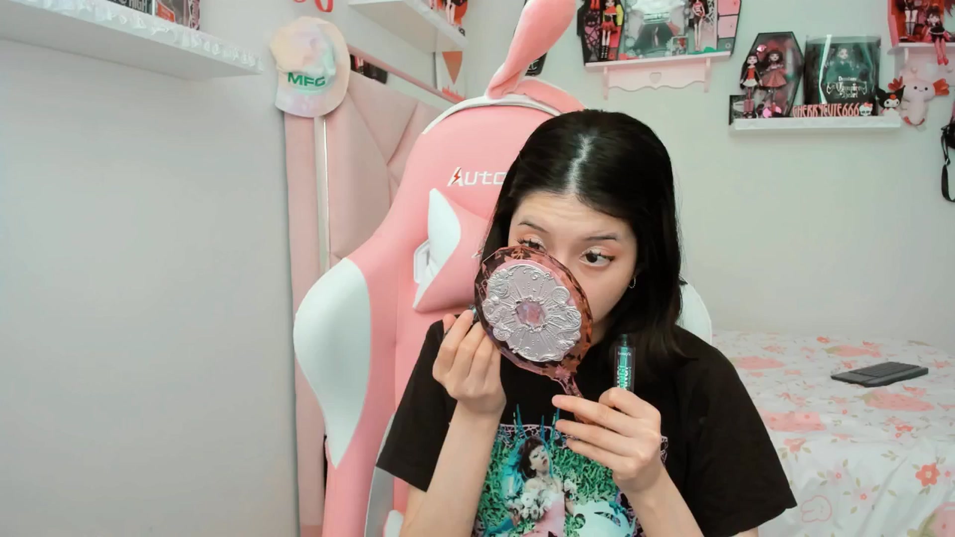 Gallery image thumbnail from Cherrycute666's myfreecams stream on, 04/15/2025, 22:59 image 9 of 20