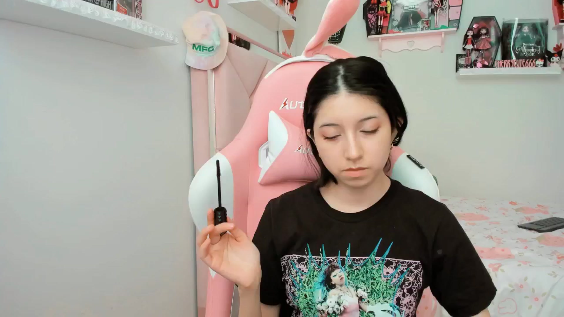Gallery image thumbnail from Cherrycute666's myfreecams stream on, 04/15/2025, 22:59 image 8 of 20