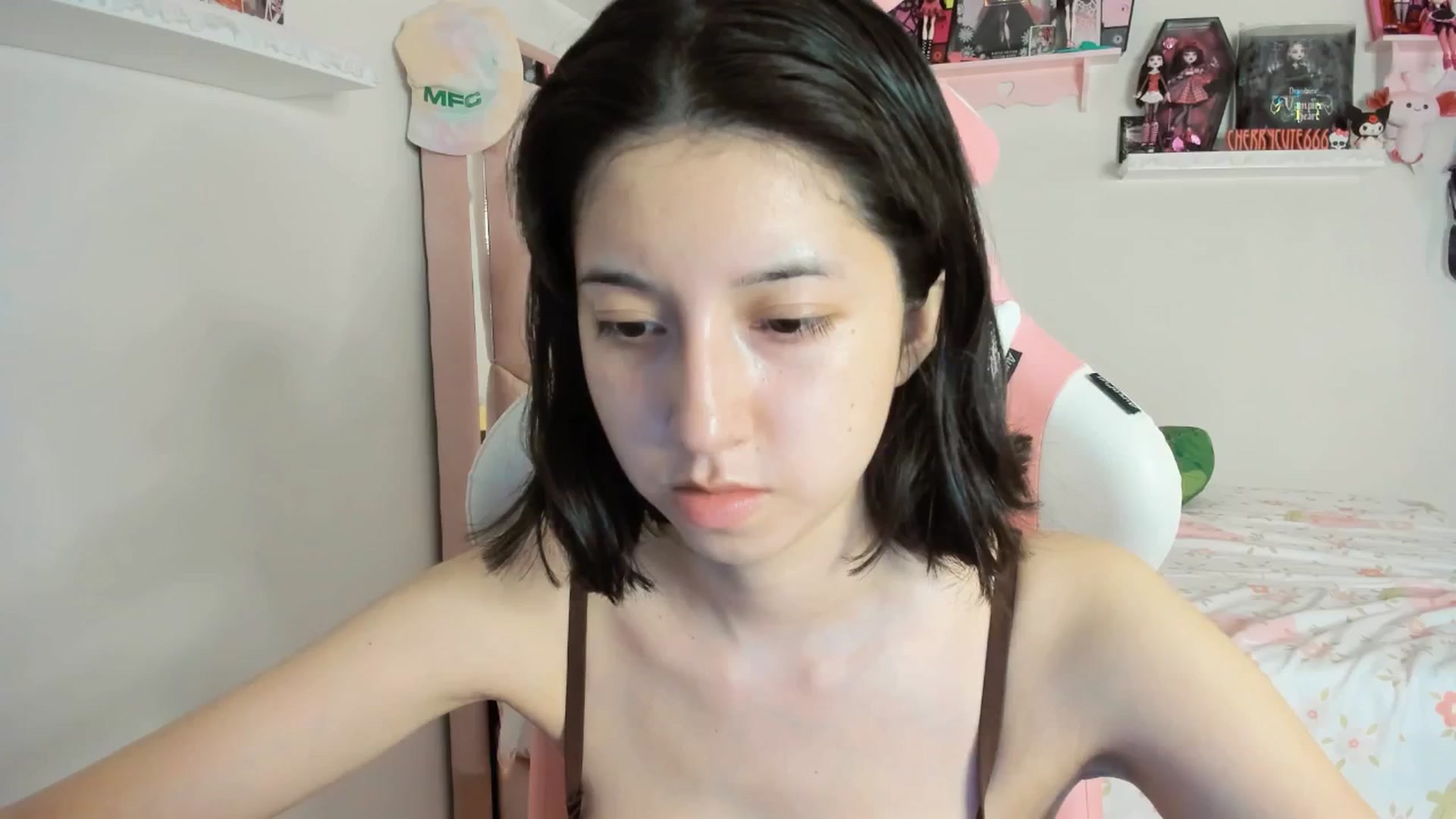 Gallery image thumbnail from Cherrycute666's myfreecams stream on, 04/16/2025, 09:36 image 17 of 20