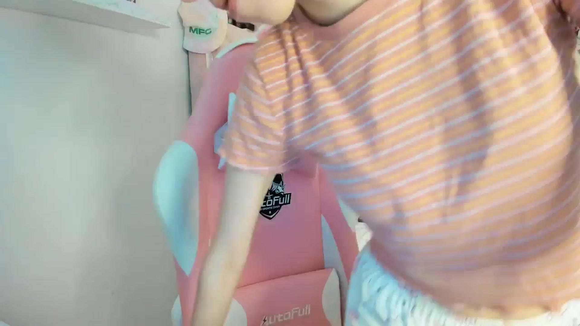 Gallery image thumbnail from Cherrycute666's myfreecams stream on, 04/18/2025, 24:54 image 11 of 20