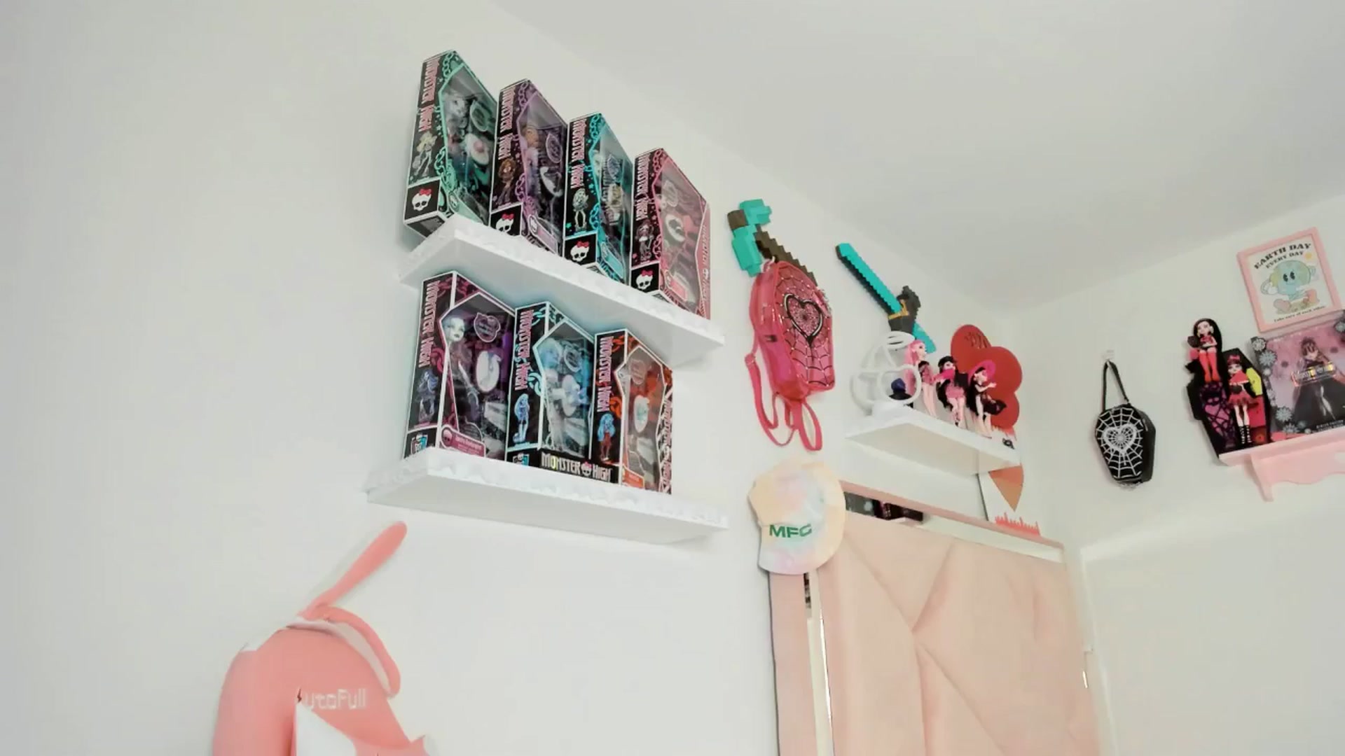 Gallery image thumbnail from Cherrycute666's myfreecams stream on, 04/18/2025, 01:28 image 7 of 20