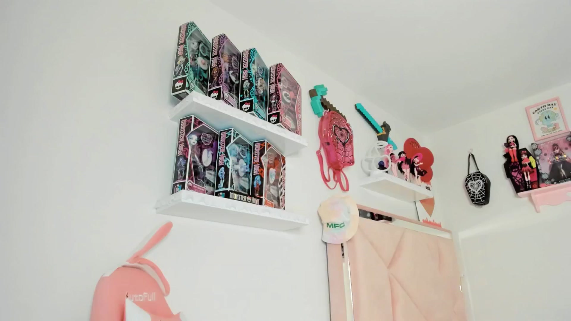 Gallery image thumbnail from Cherrycute666's myfreecams stream on, 04/18/2025, 01:28 image 6 of 20