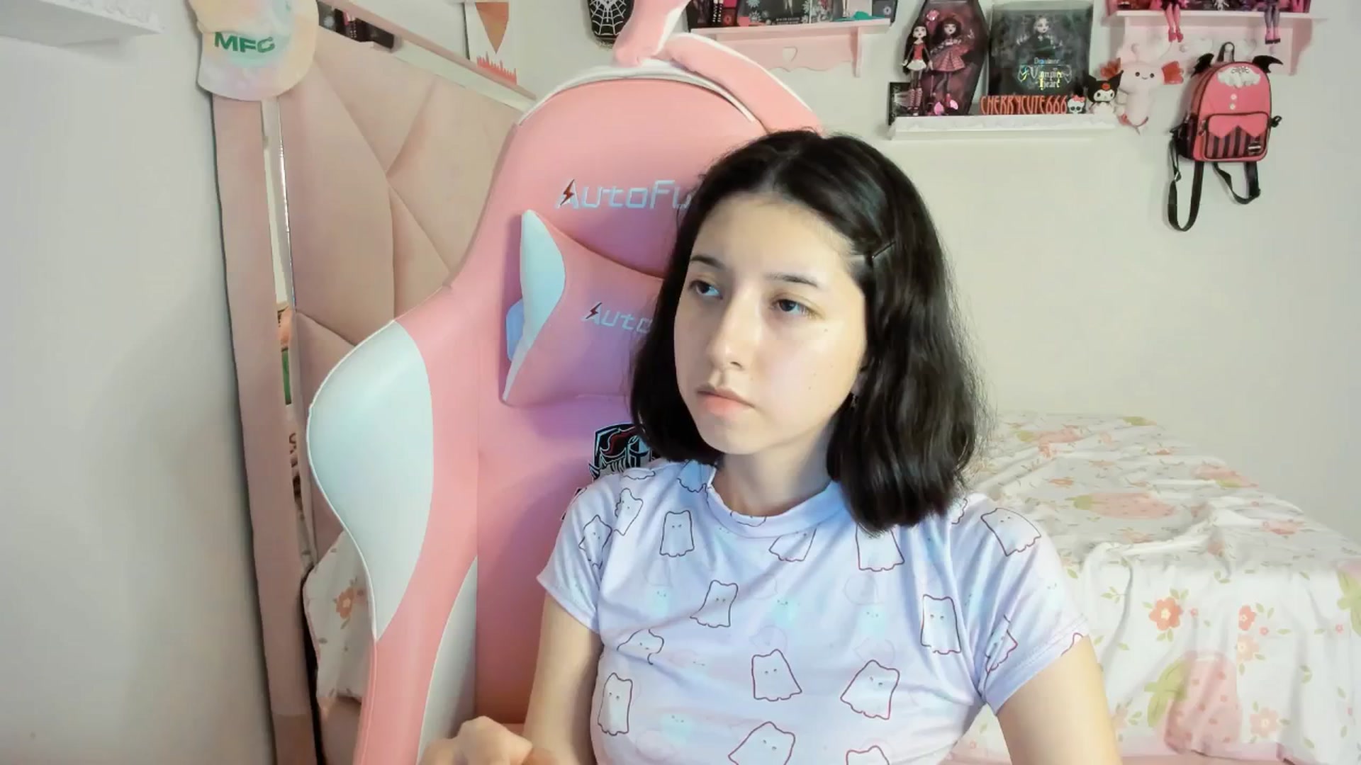 Gallery image thumbnail from Cherrycute666's myfreecams stream on, 04/18/2025, 06:07 image 2 of 20