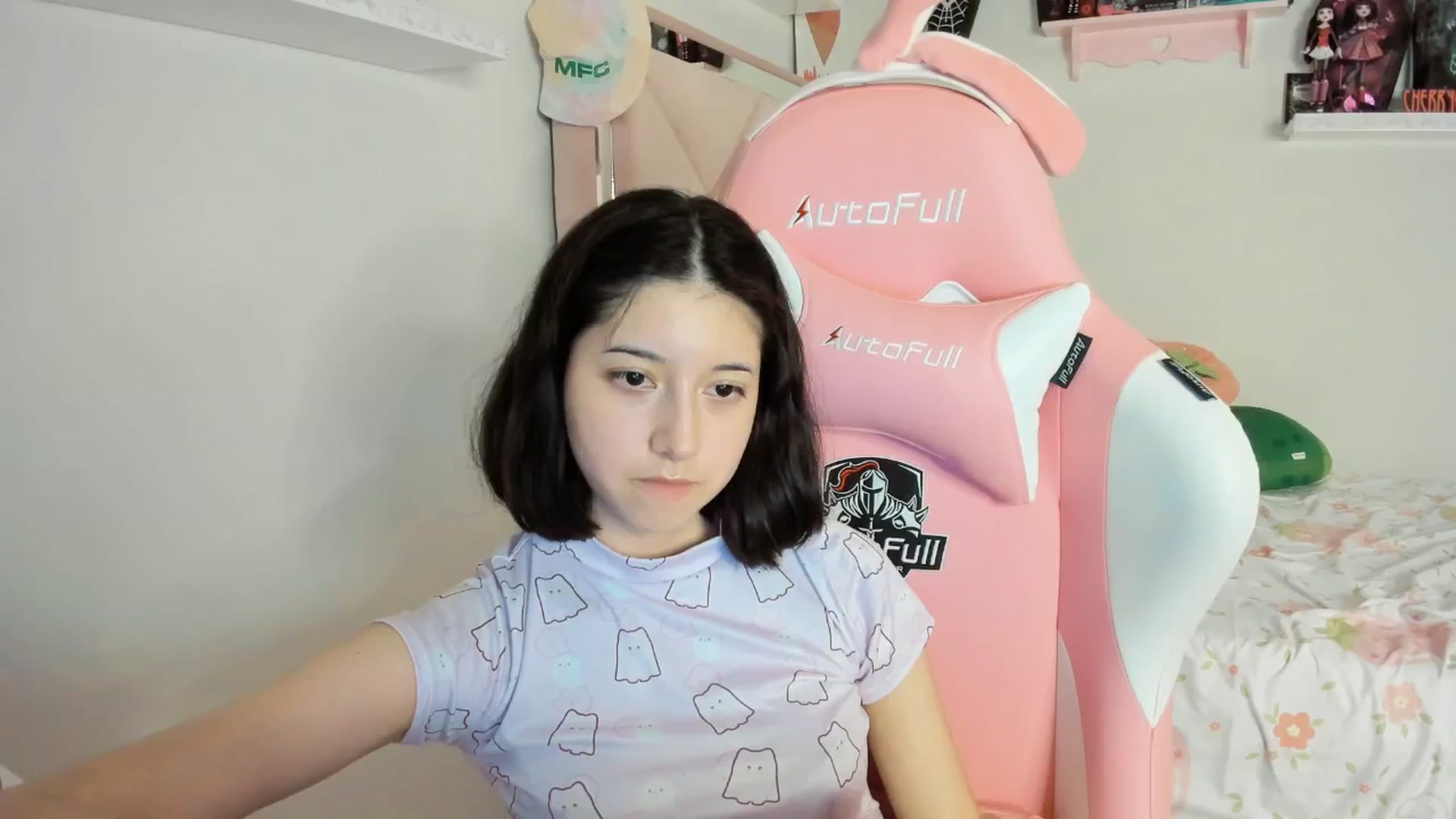 Gallery image thumbnail from Cherrycute666's myfreecams stream on, 04/18/2025, 06:07 image 6 of 20