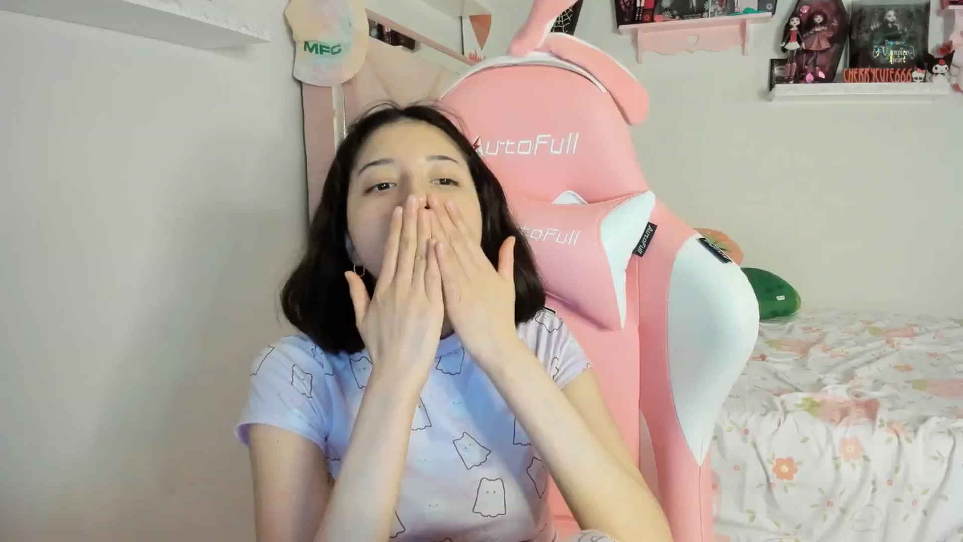 Gallery image thumbnail from Cherrycute666's myfreecams stream on, 04/18/2025, 06:07 image 3 of 20