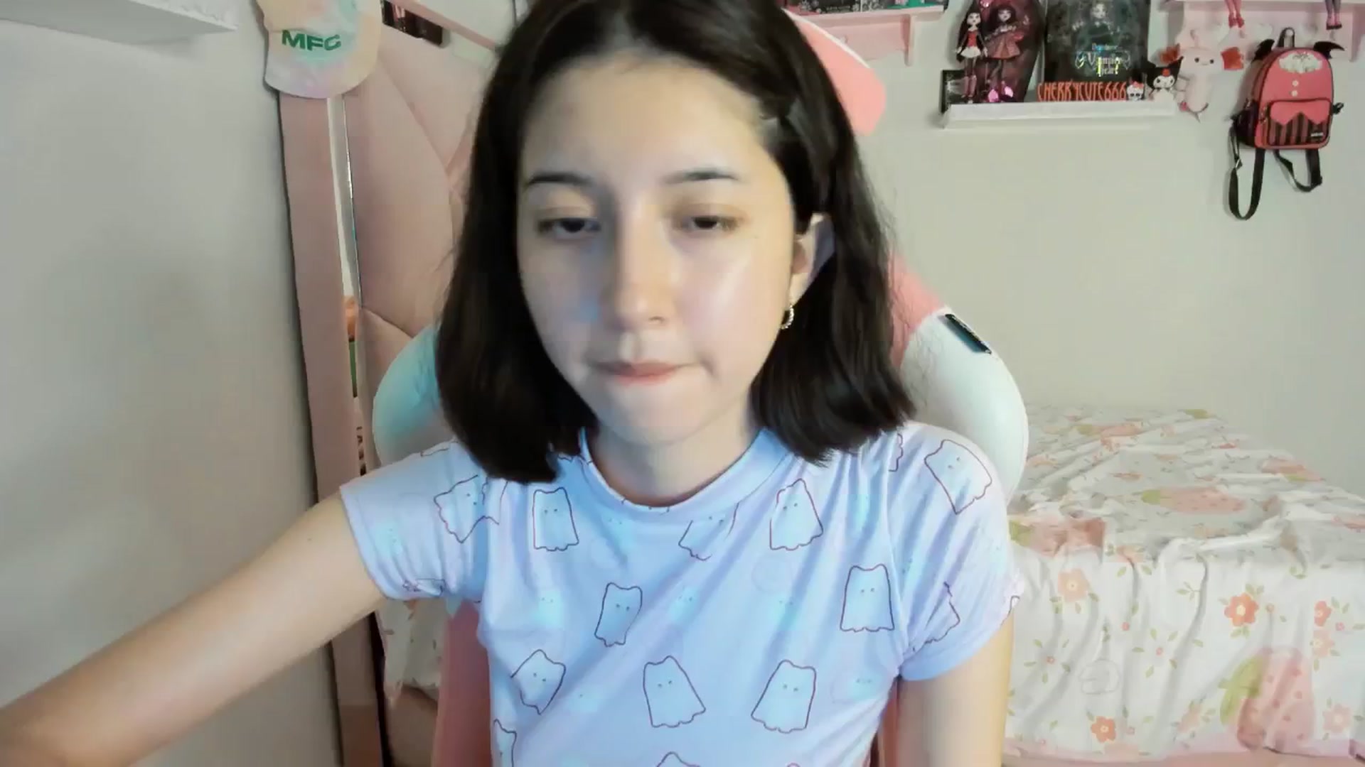 Gallery image thumbnail from Cherrycute666's myfreecams stream on, 04/18/2025, 06:07 image 10 of 20