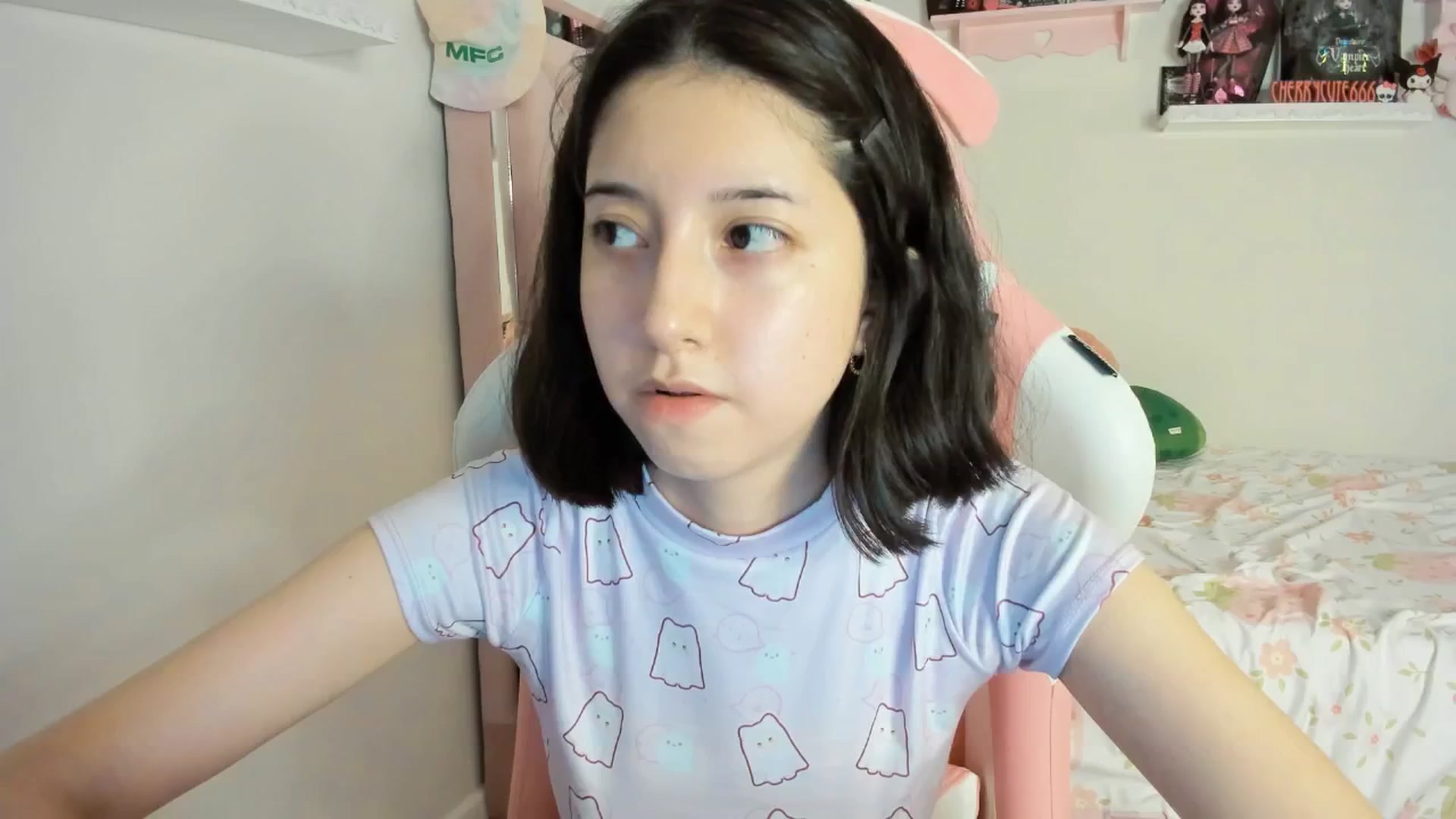 Gallery image thumbnail from Cherrycute666's myfreecams stream on, 04/18/2025, 06:07 image 8 of 20
